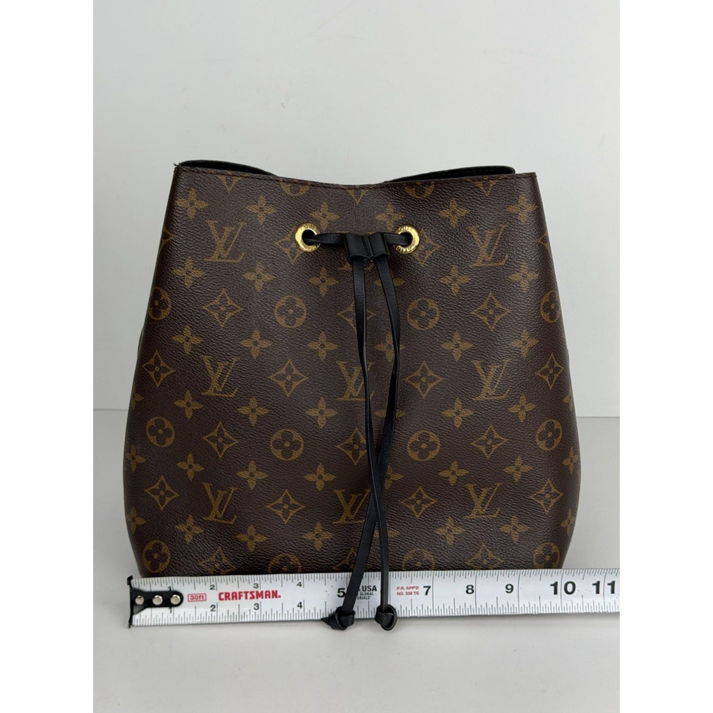 Louis Vuitton NeoNoe MM Bucket Bag Monogram Canvas Leather Drawstring 2019 R1
