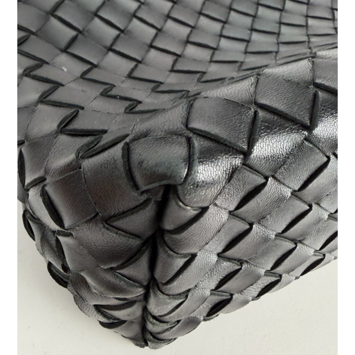 Bottega Veneta Andiamo Woven Leather Top-Handle Medium Bag in Black D5