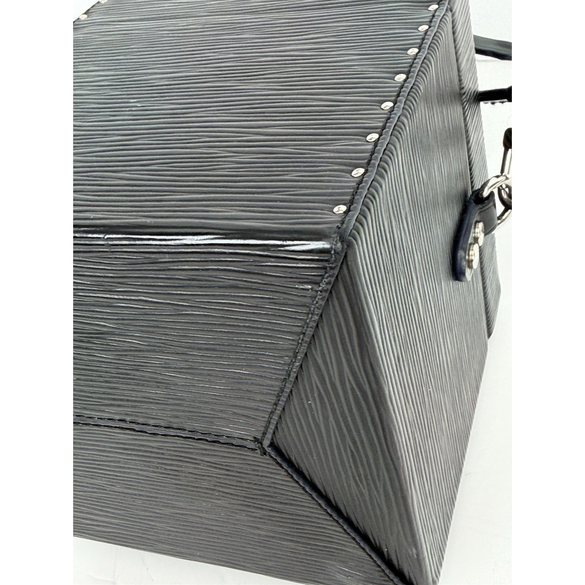 Louis Vuitton Bleecker Cube Box Crossbody Bag in Black Epi Leather 2019 S-05