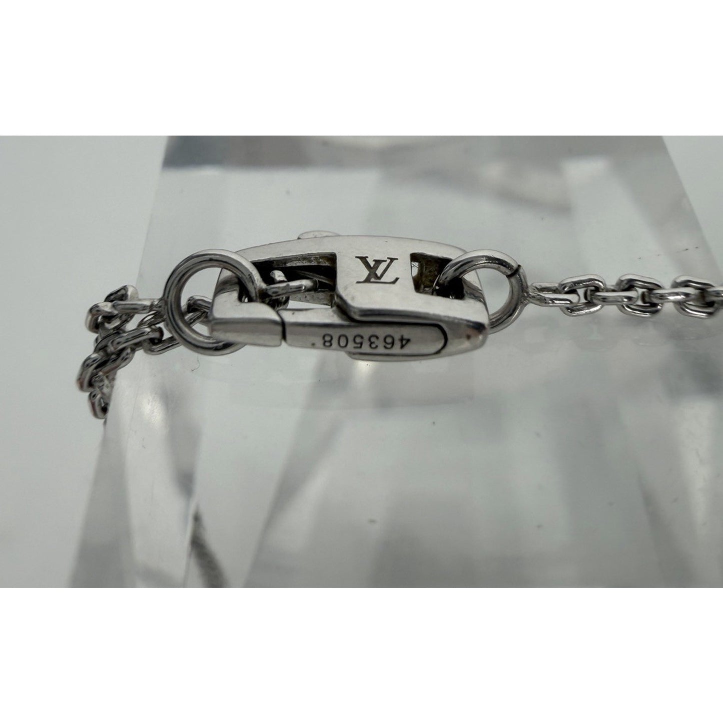Louis Vuitton Idylle Blossom Pendant Necklace 18K White Gold with Diamond