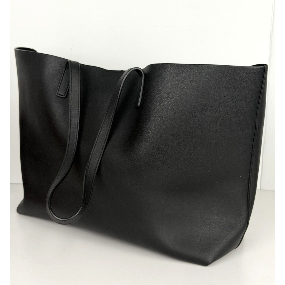 Saint Laurent E/W Shopping Tote Shoulder Bag in Black Leather With Pouch S-07