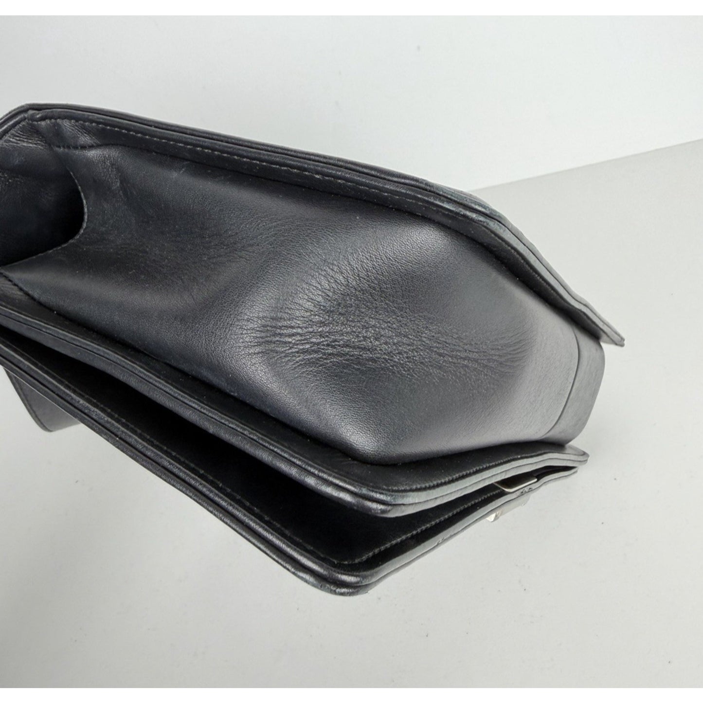 Chanel Boy Shoulder Medium Bag in Black Quilted Leather 2014-2015 B4