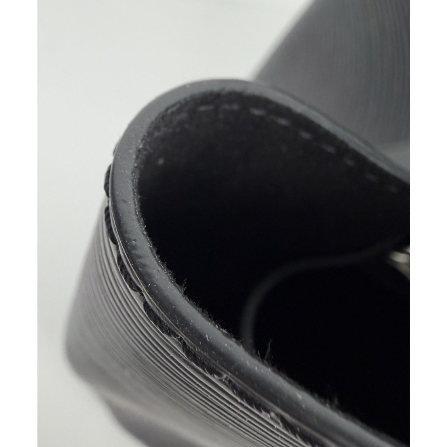 Louis Vuitton NéoNoé Bucket Bag MM Black Epi Leather Embossed Texture NFC C8
