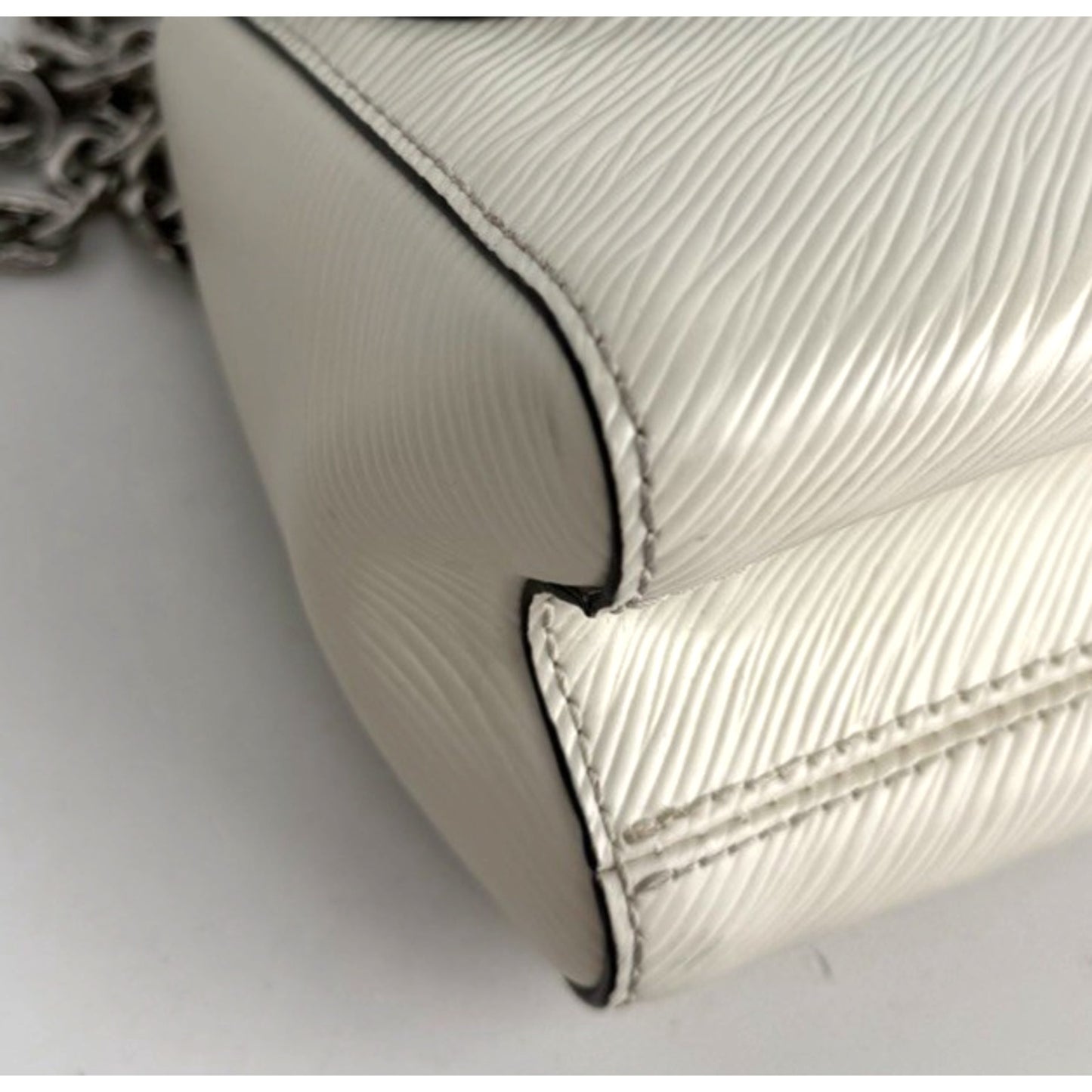 Louis Vuitton Twist PM Shoulder Bag in White Epi Leather Silver-Tone Hardware B5
