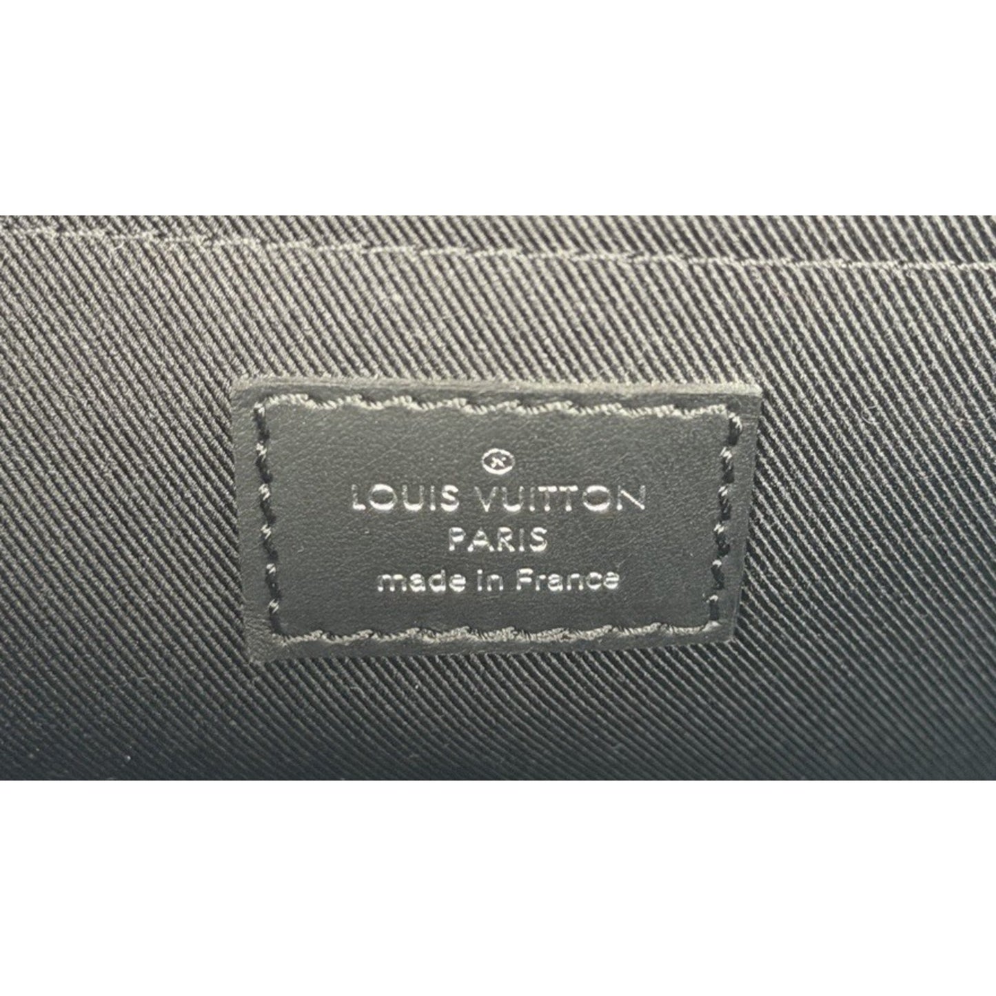Louis Vuitton Taurillon Trunk Messenger Bag Black Leather Microchipped D5