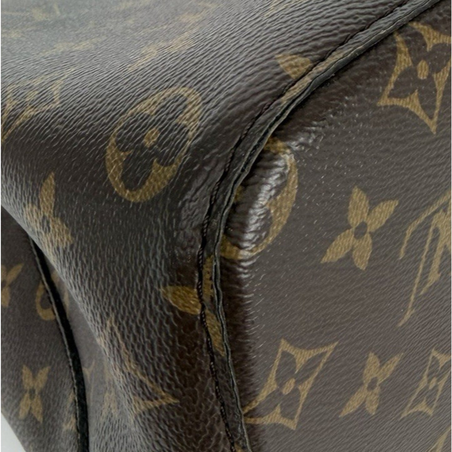 Louis Vuitton NeoNoe MM Bucket Bag in Monogram Coated Canvas 2020 F-1