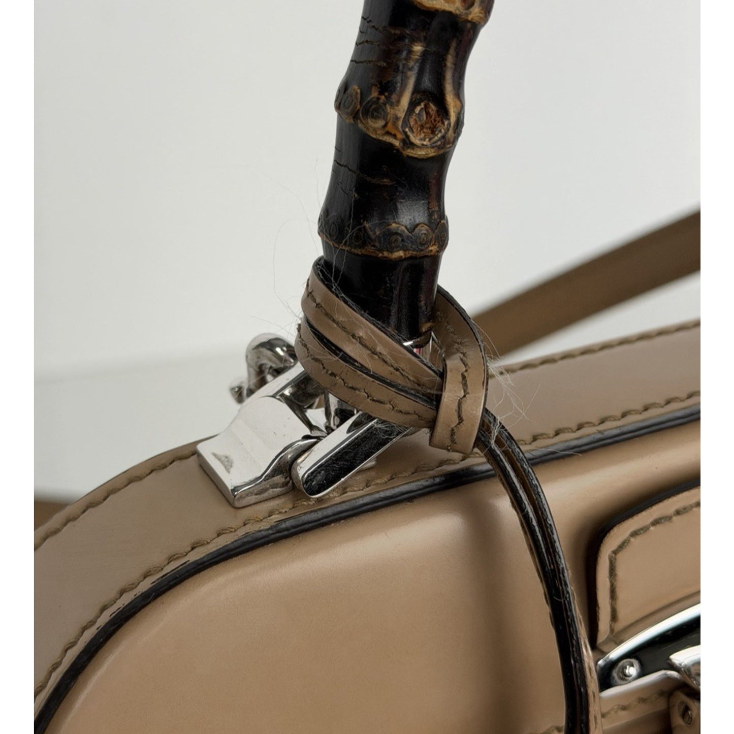 Gucci Lady Lock Bamboo Top Handle Bag in a Light Beige Leather S08
