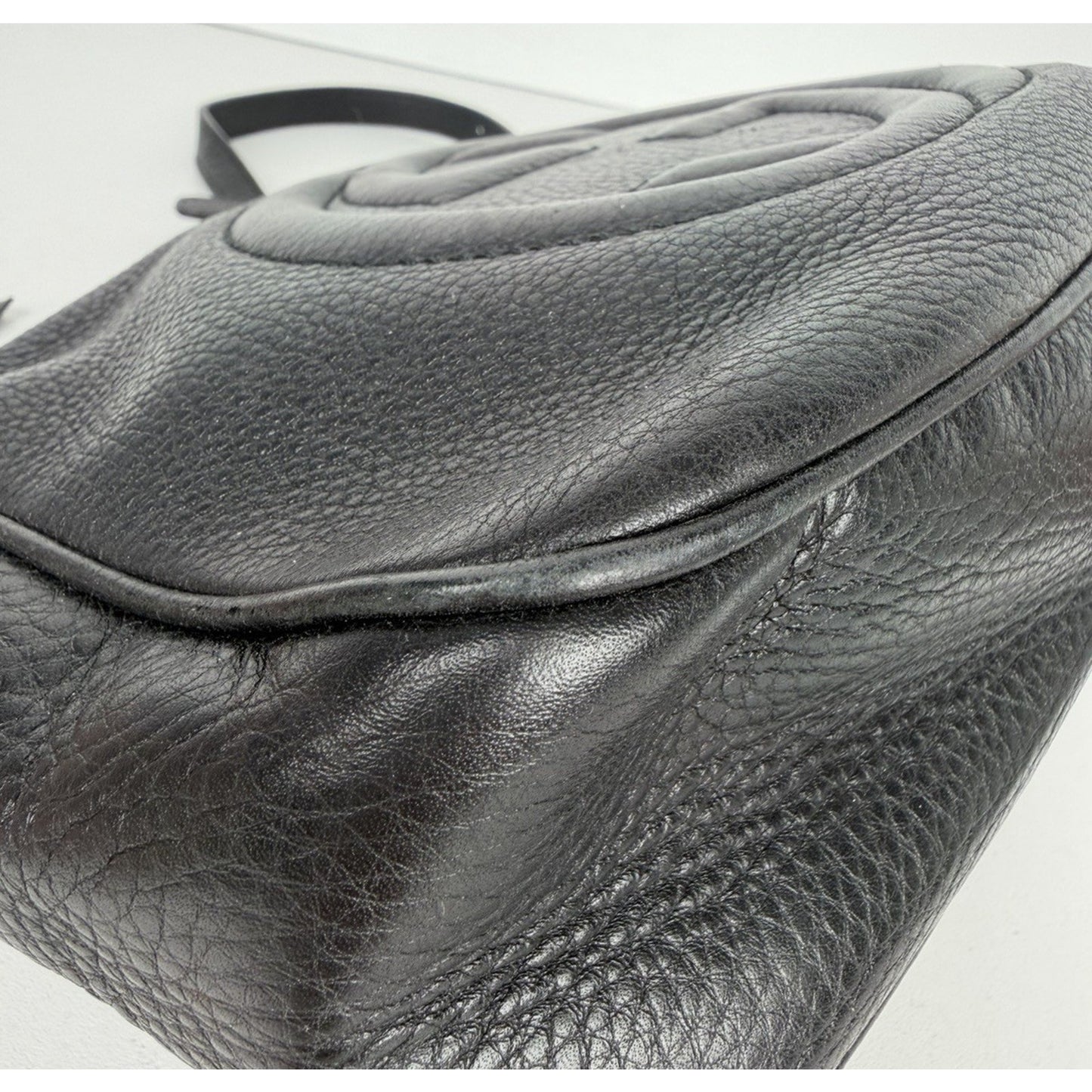 Gucci Soho Small Disco Shoulder Bag in Black Pebbled Calfskin Leather S19