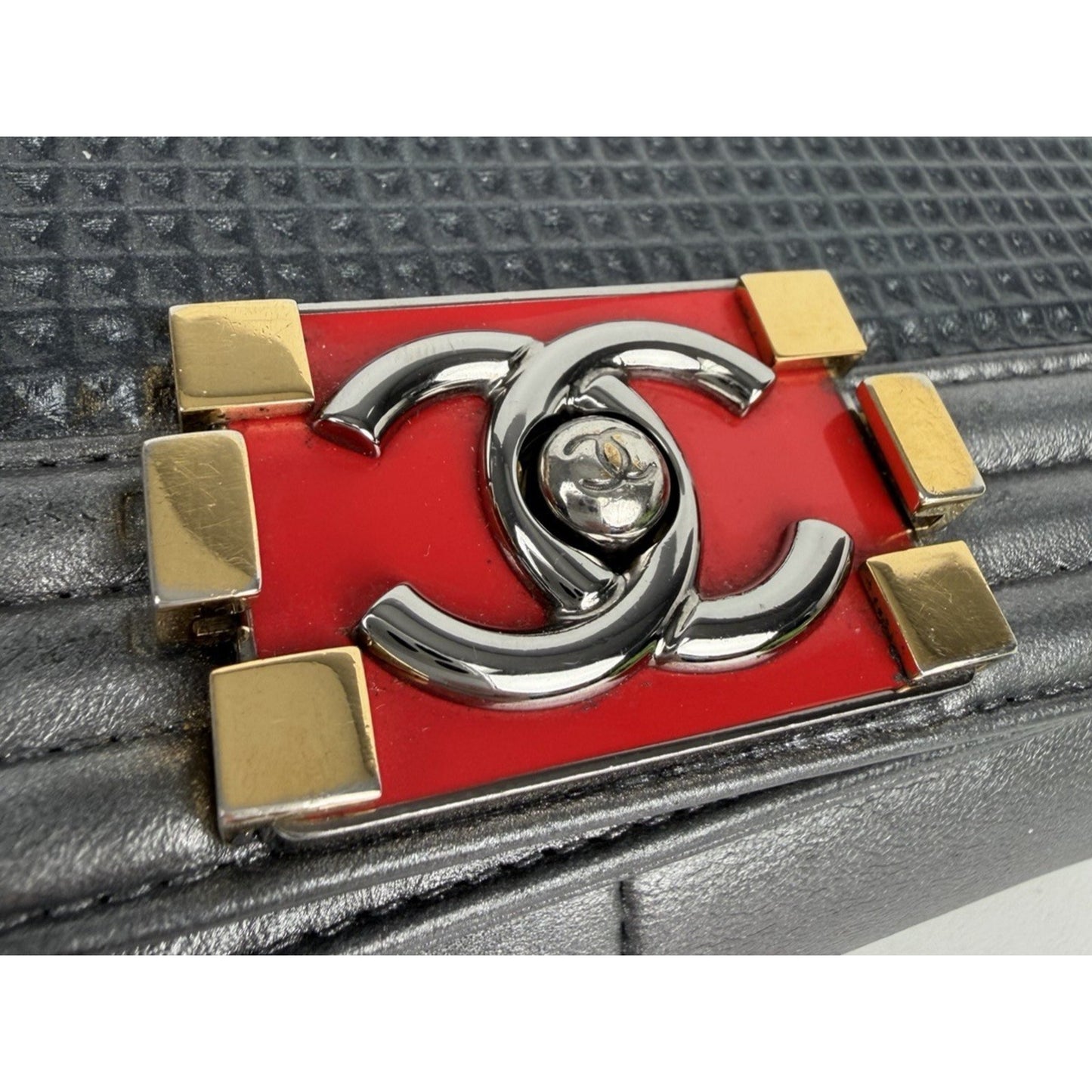 Chanel Medium Boy Flap Shoulder Bag in Grey Cube Embossed Leather 2013-2014 S