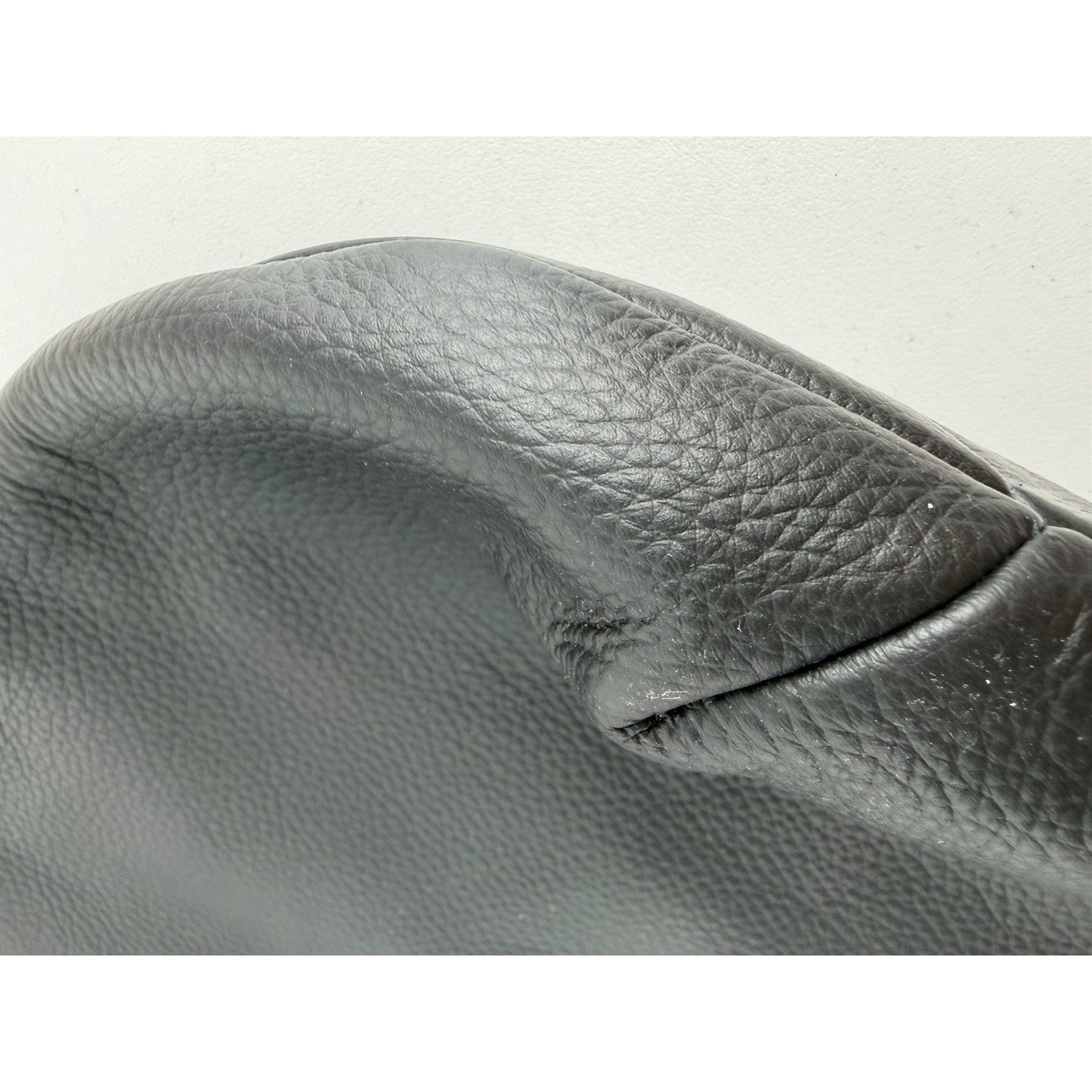 A.P.C. Le Neige Slouchy Hobo Bag Unisex in Black Grained Leather S-19