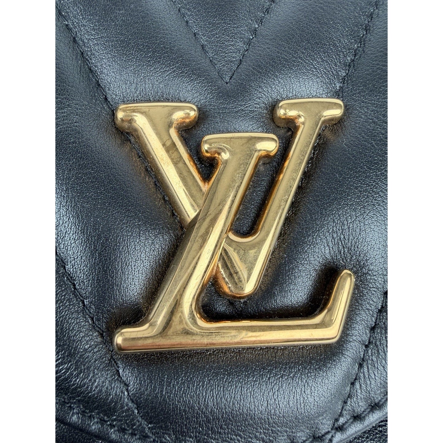 Louis Vuitton New Wave Chain Bag GM in Black Quilted Calfskin Leather NFC D3
