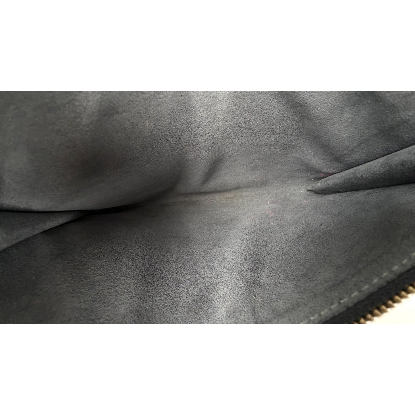 Louis Vuitton Pochette Accessoires Bag in Black Epi Leather Vintage 2000 S-09