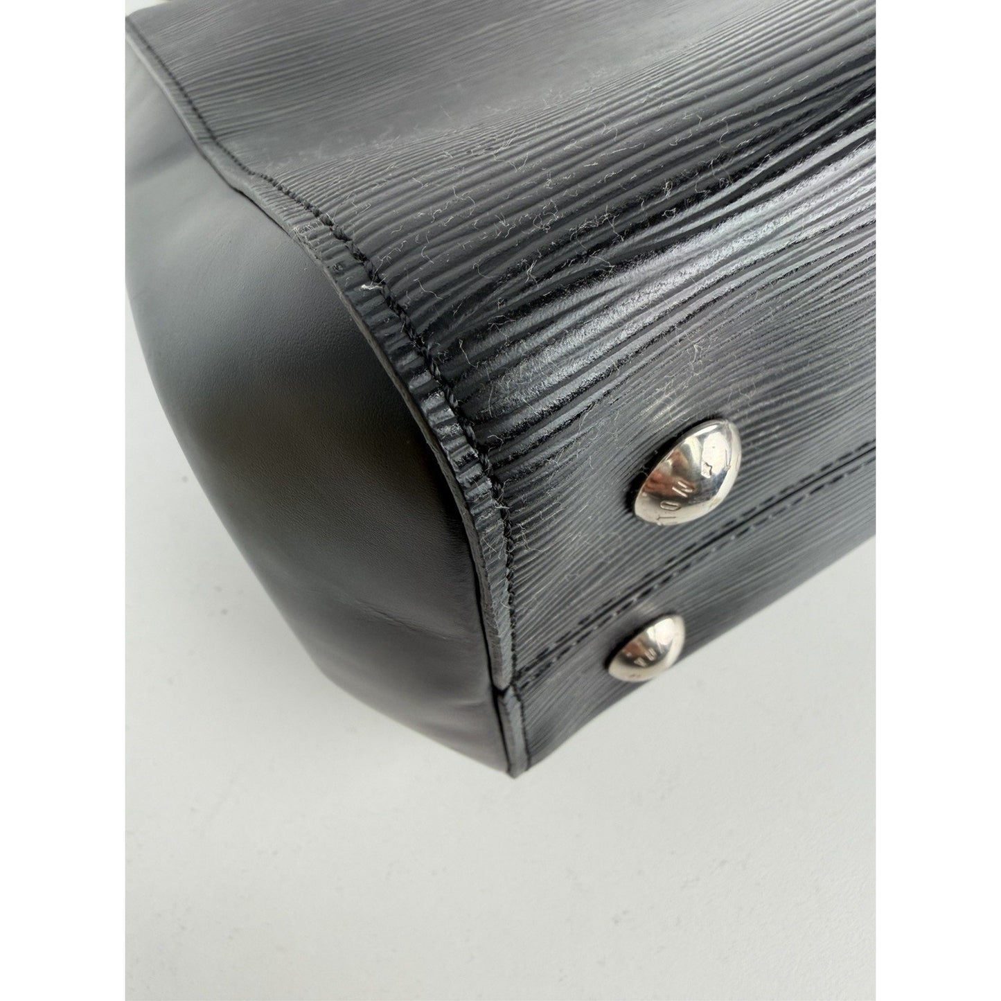 Louis Vuitton Cluny Shoulder Bag MM in Black Epi Leather 2018 B-6