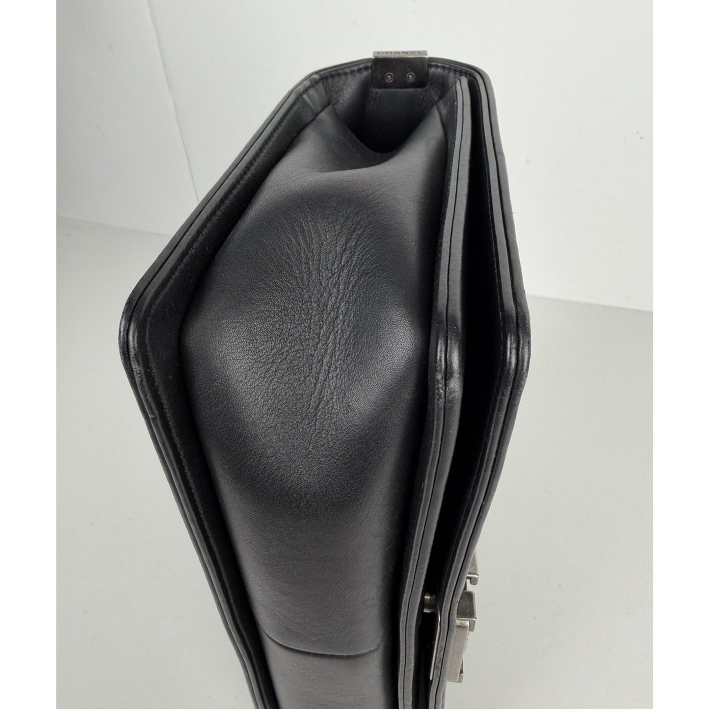 Chanel Boy Shoulder Medium Bag in Black Quilted Leather 2014-2015 B4