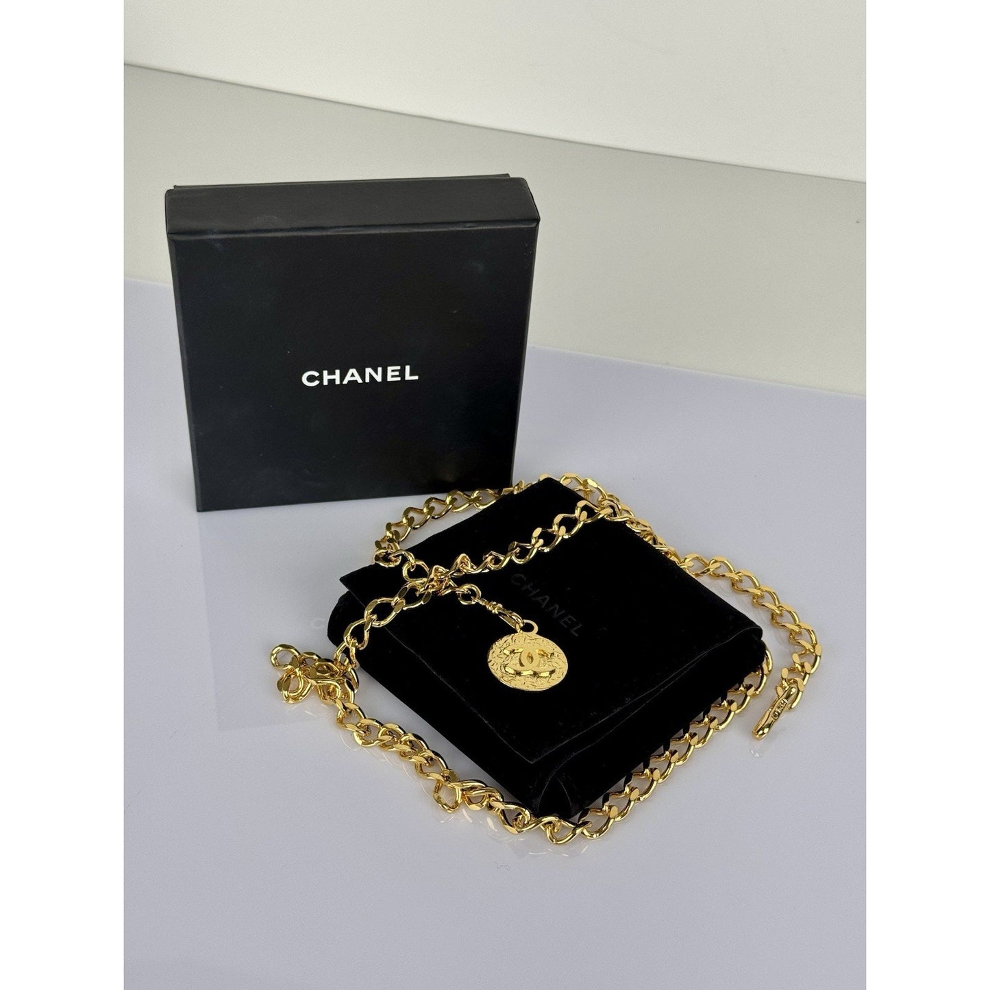 LAYAWAY: Chanel Gold-plated Metal Chain Belt with CC Logo Medallion K-1 (Copy)