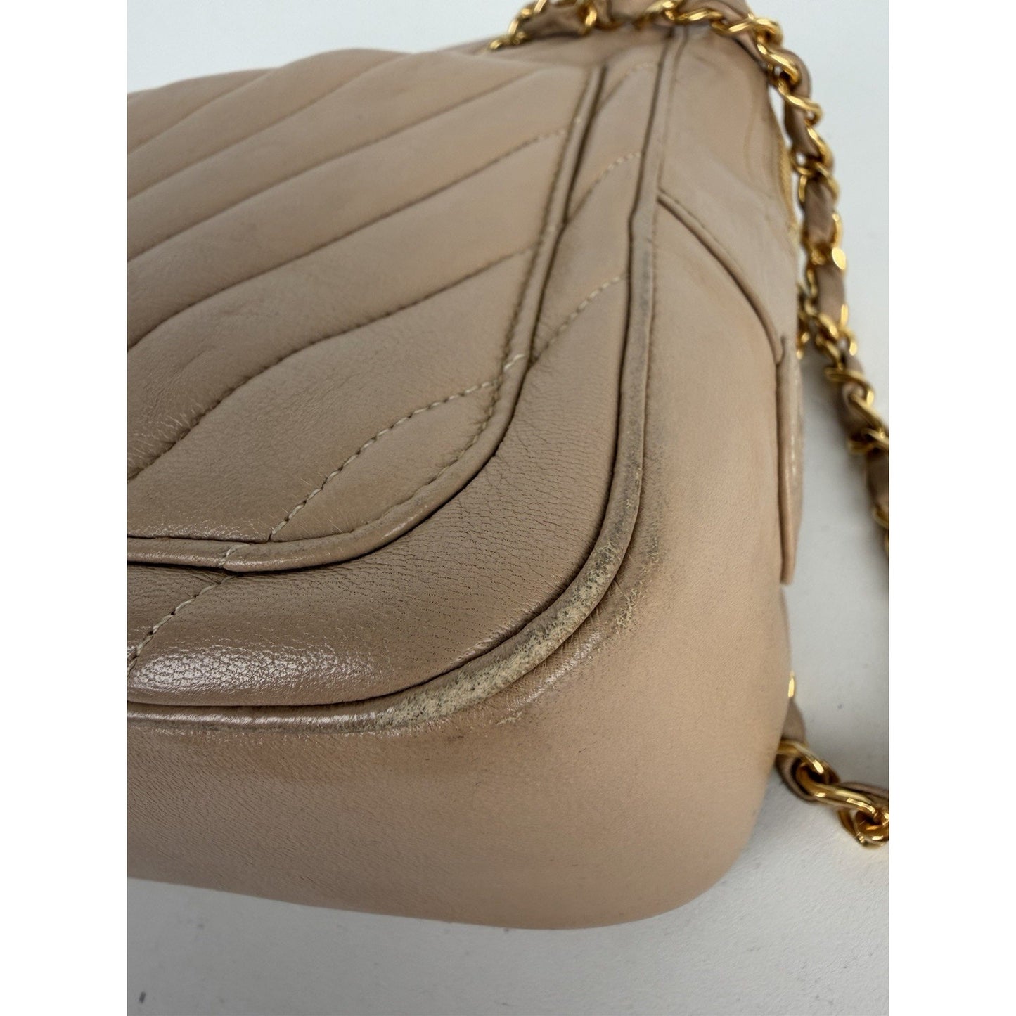 Chanel Chevron Camera Shoulder Bag Vintage in Beige Leather 1989 – 1991 S04