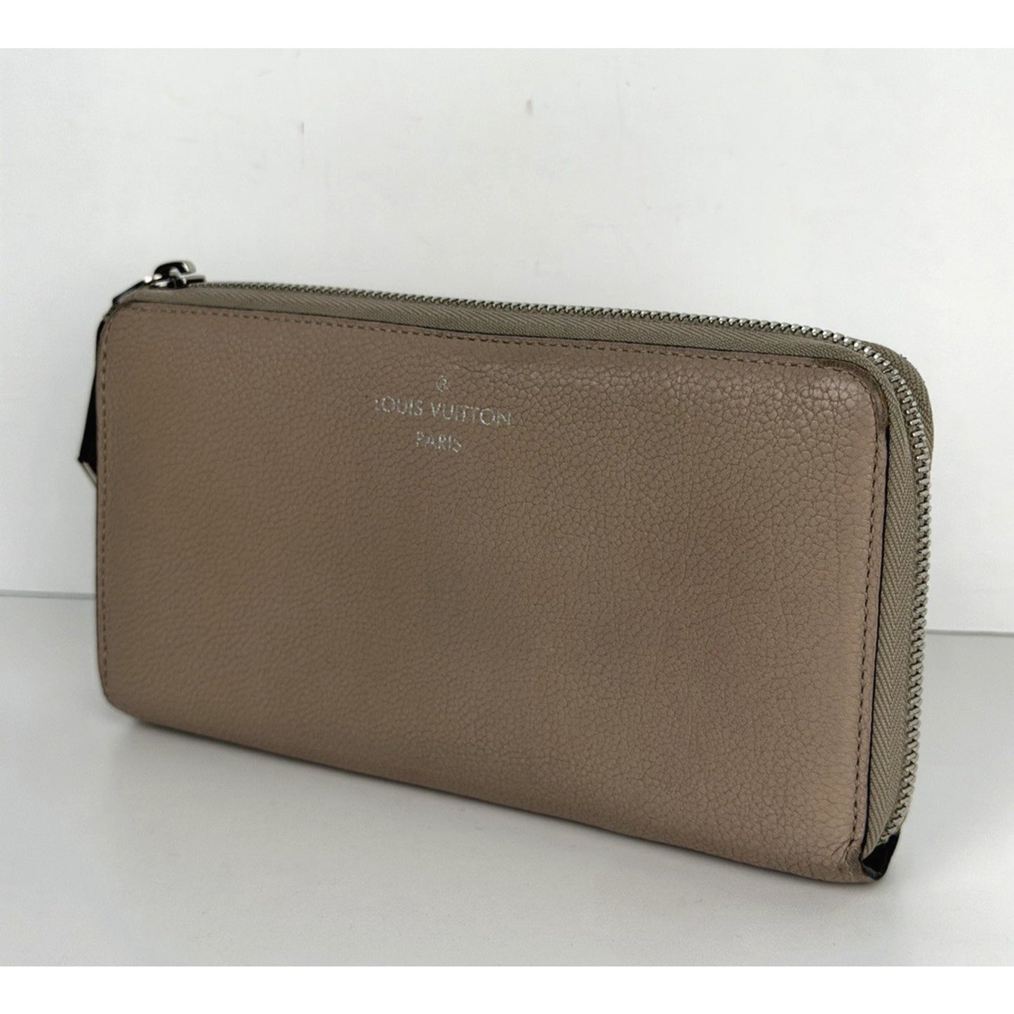 Louis Vuitton Comete Wallet in Galet (Beige) Taurillon Leather 2016