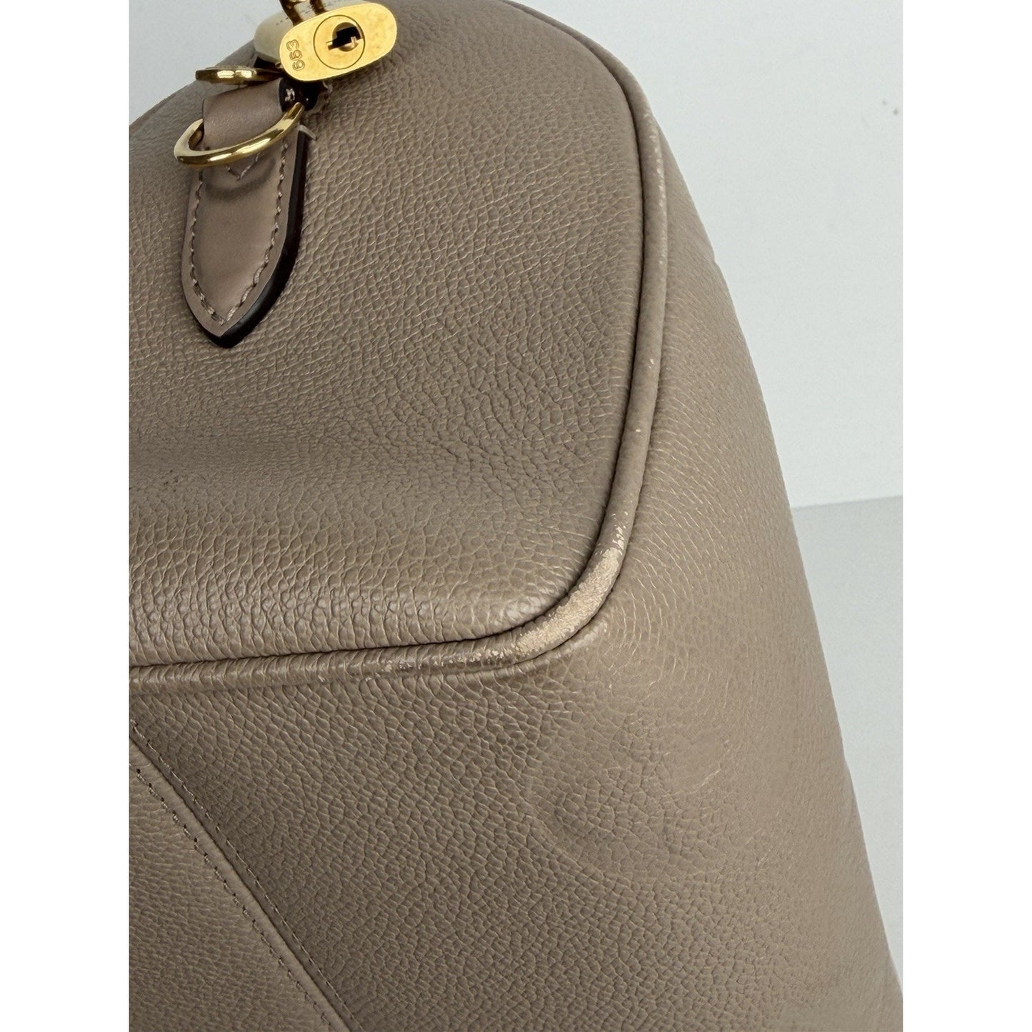 Louis Vuitton Speedy Bandouliere 25 Bag in Tourterelle Monogram Leather NFC C3