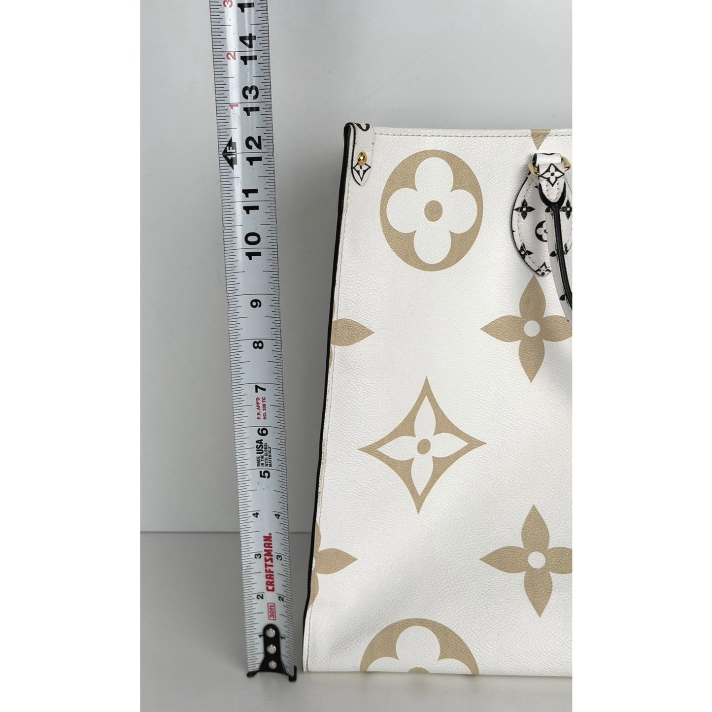 Louis Vuitton Monogram Giant Onthego GM Tote Bag in Kaki/Beige Canvas 2019 D2