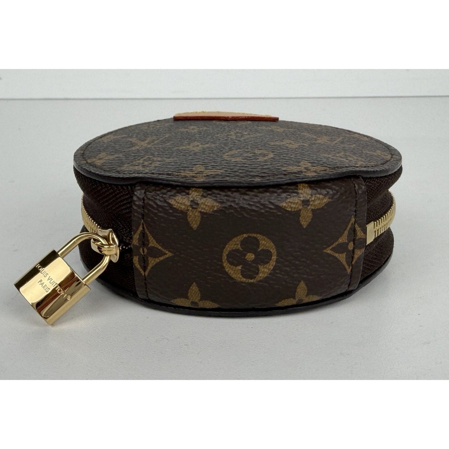 Louis Vuitton Eyeshadow Pouch with 2 Brushes in Brown Monogram Canvas K1