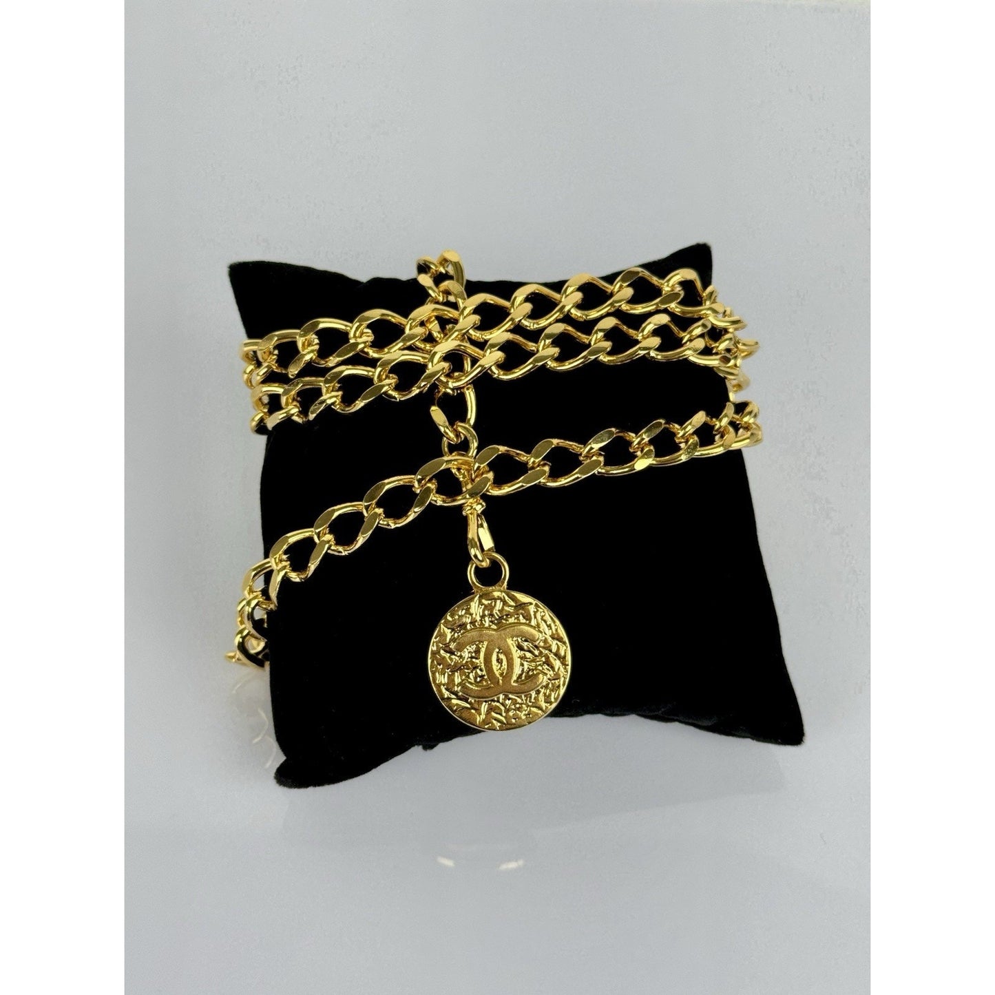LAYAWAY: Chanel Gold-plated Metal Chain Belt with CC Logo Medallion K-1 (Copy)