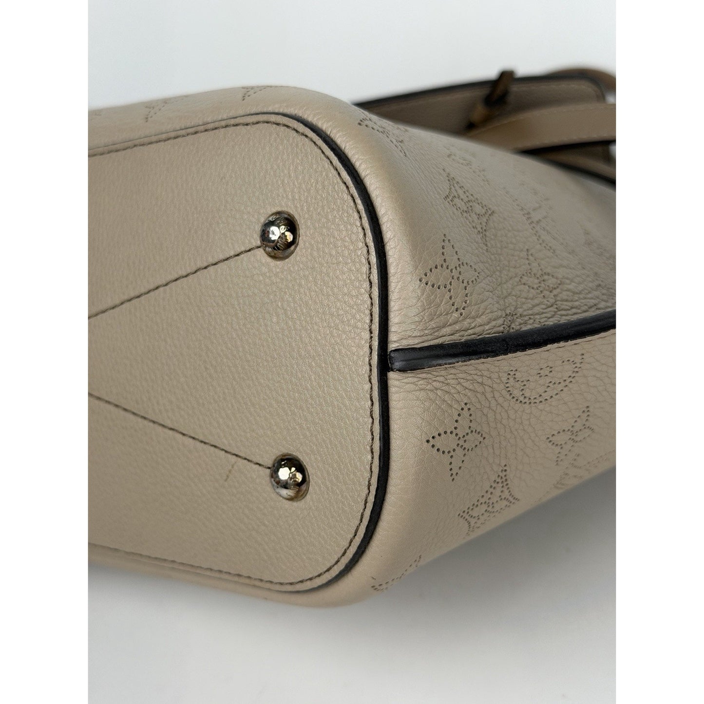 Louis Vuitton Girolata Handbag in Galet Mahina Leather with Pouch 2017 C2