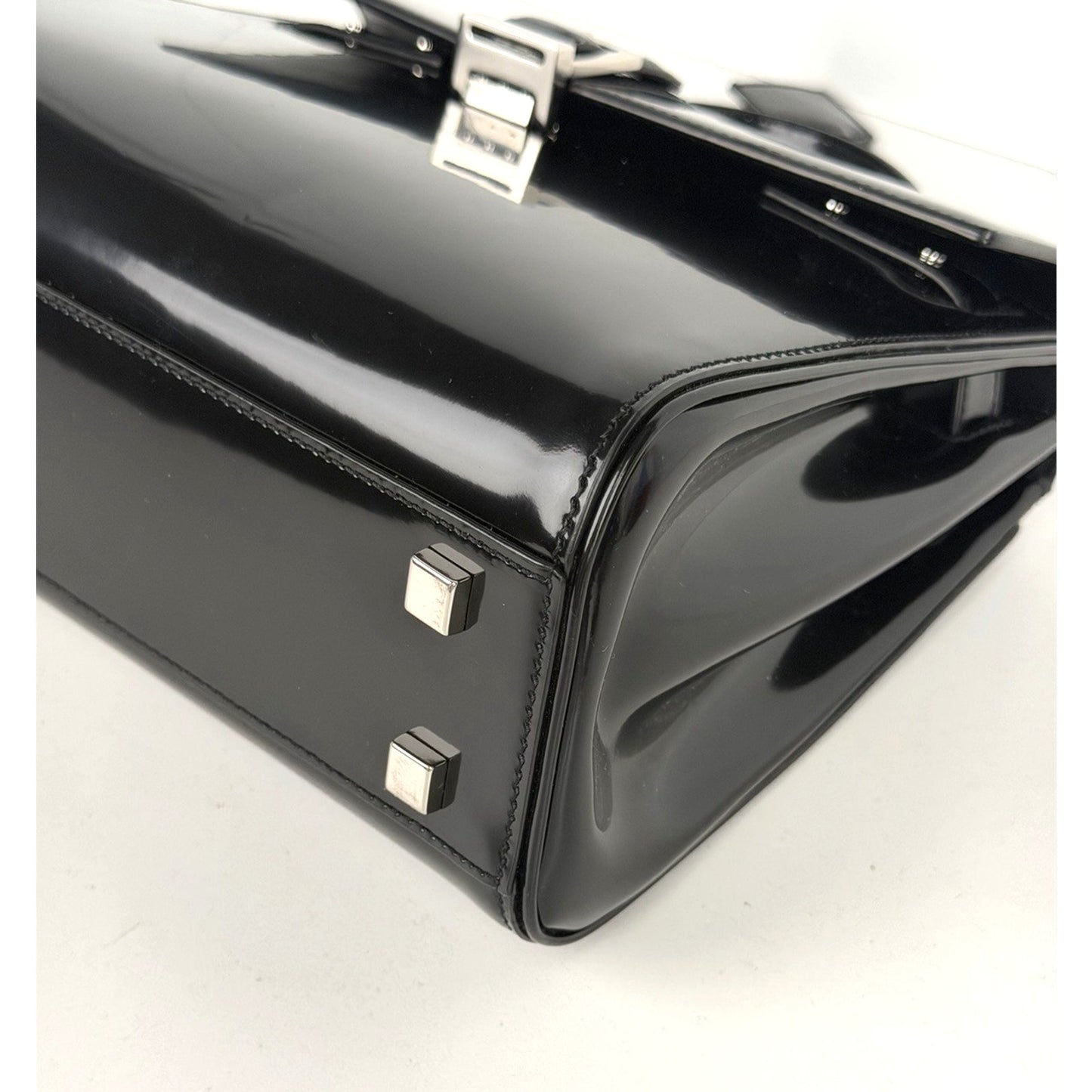 Saint Laurent Le Fermoir Small Top-Handle Bag in Black Spazzolato Leather S-03