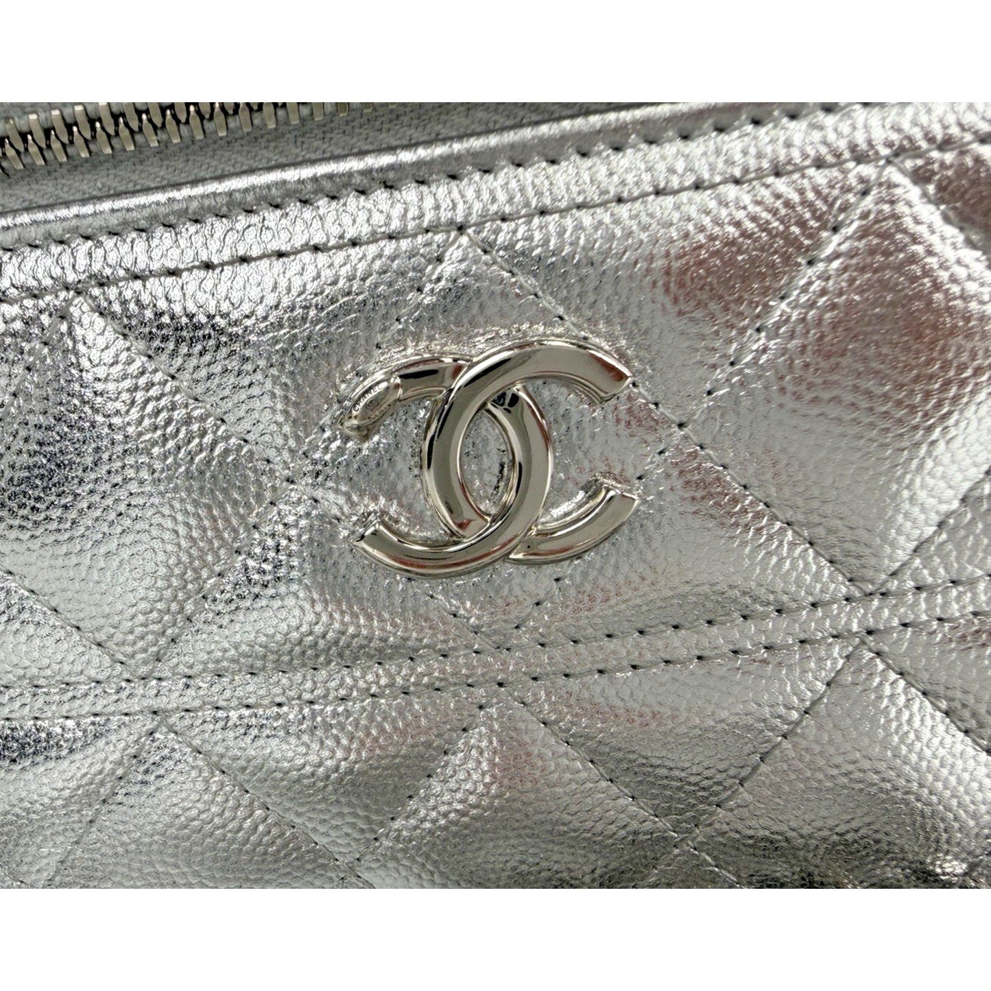 Chanel Slim Top Handle Vanity Case Bag in Metallic Silver Caviar Leather NFC B-5