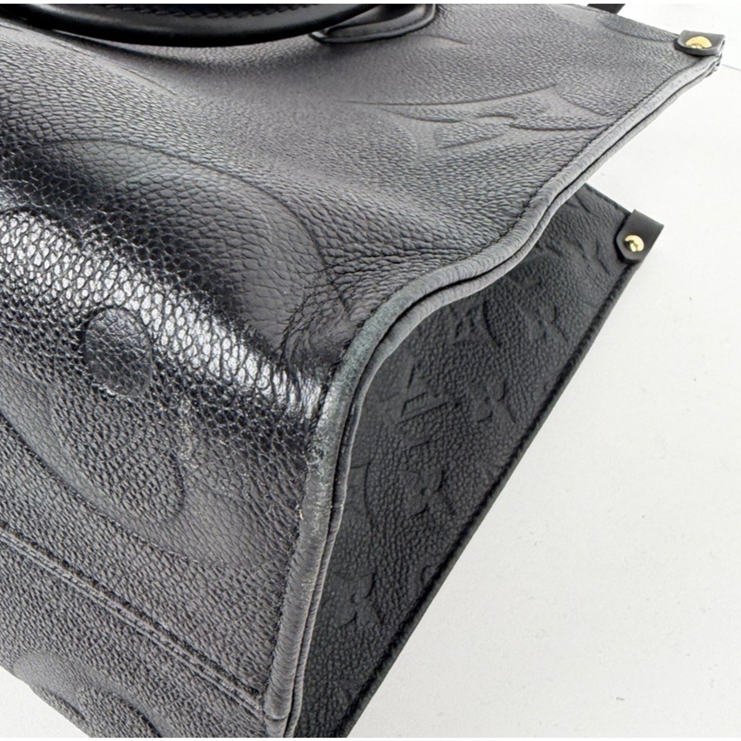 Louis Vuitton OnTheGo MM Bag in Black Monogram Empreinte Leather NFC D9
