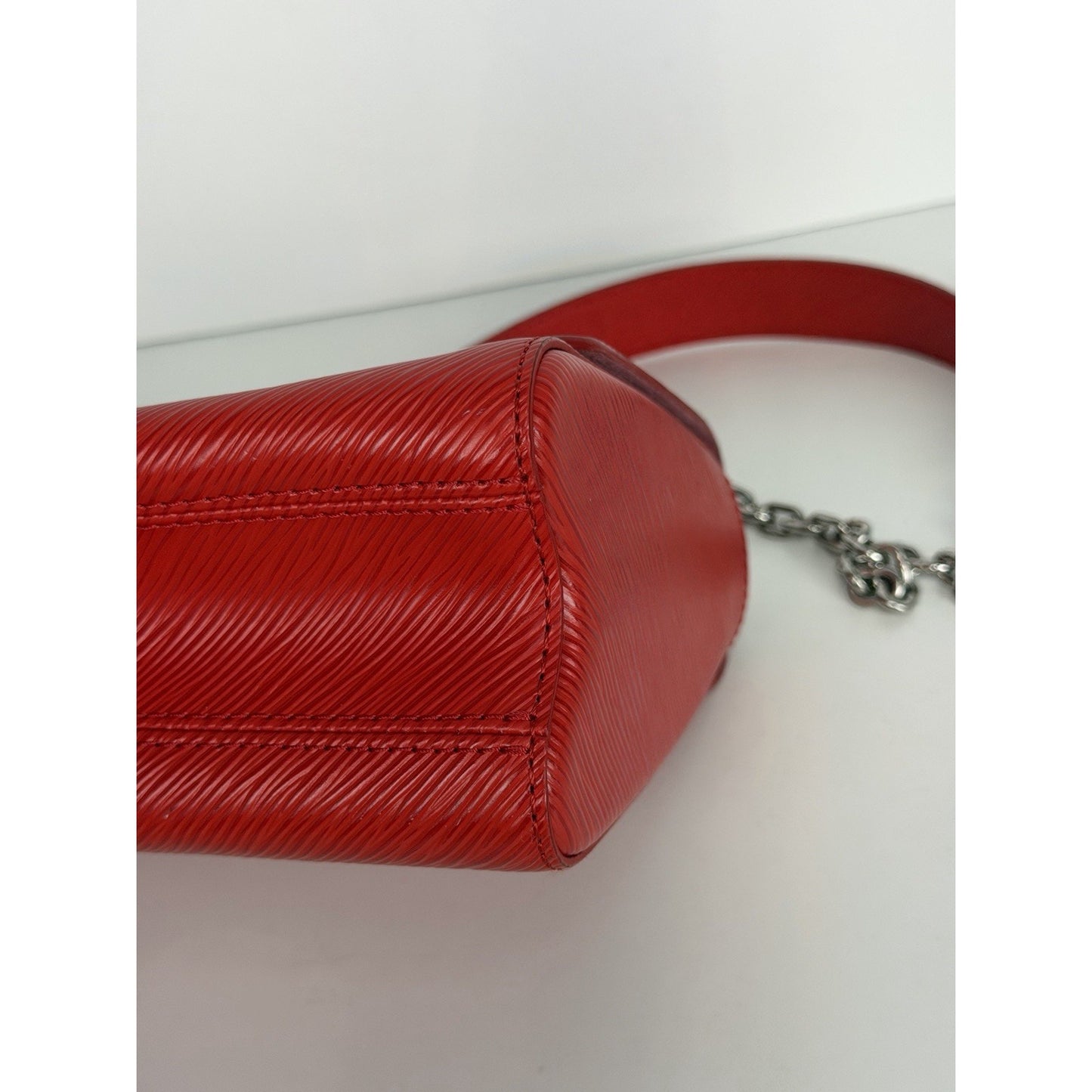 Louis Vuitton Coquelicot Epi Leather Twist MM Shoulder Bag (2019) B4