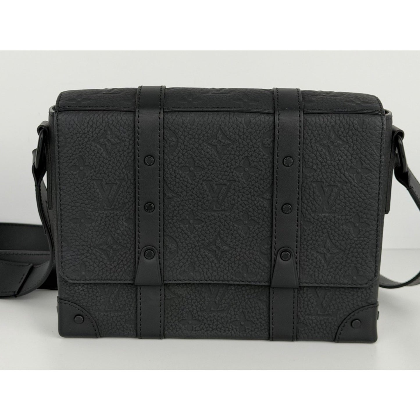 Louis Vuitton Taurillon Trunk Messenger Bag Black Leather Microchipped D5