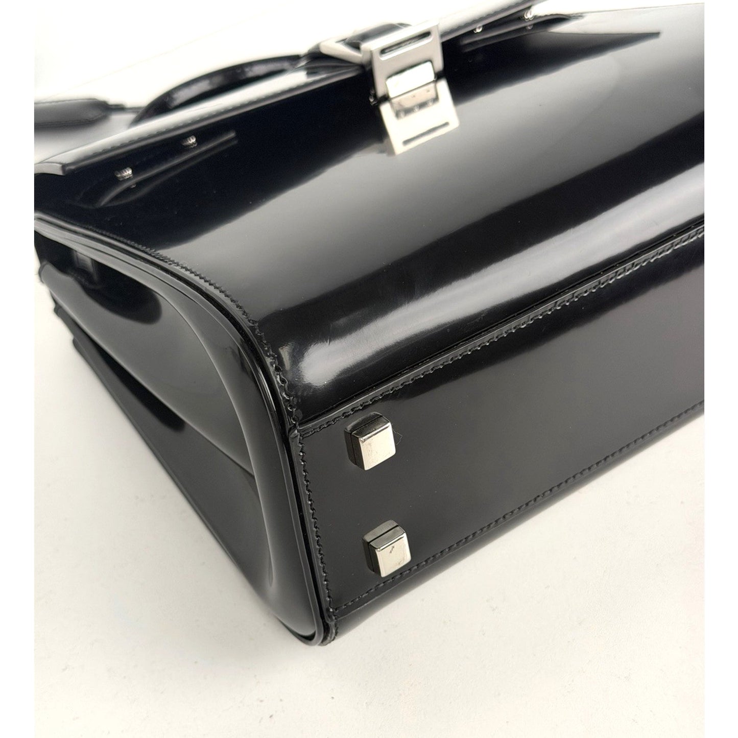 Saint Laurent Le Fermoir Small Top-Handle Bag in Black Spazzolato Leather S-03
