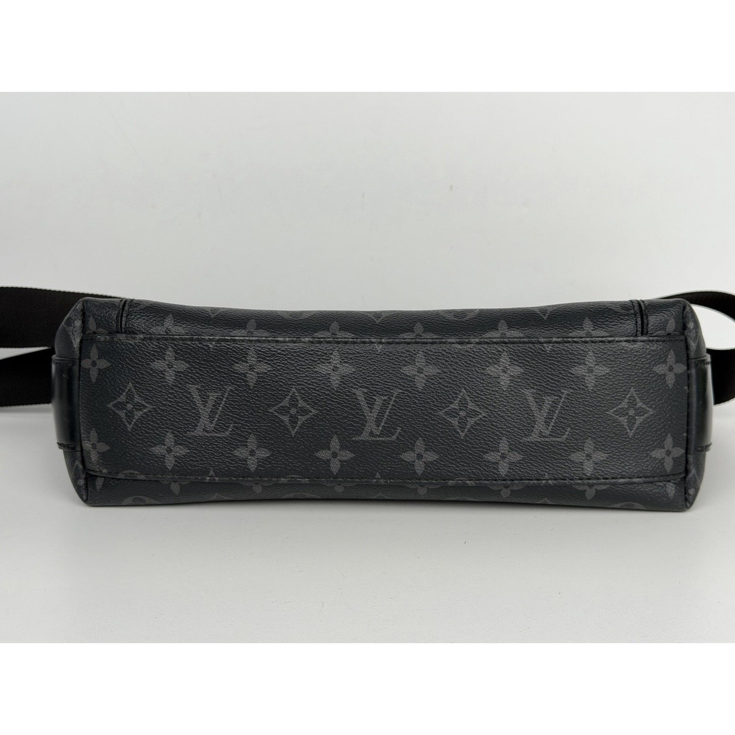 Louis Vuitton Odyssey Messenger Bag Monogram Eclipse PM 2019 S06
