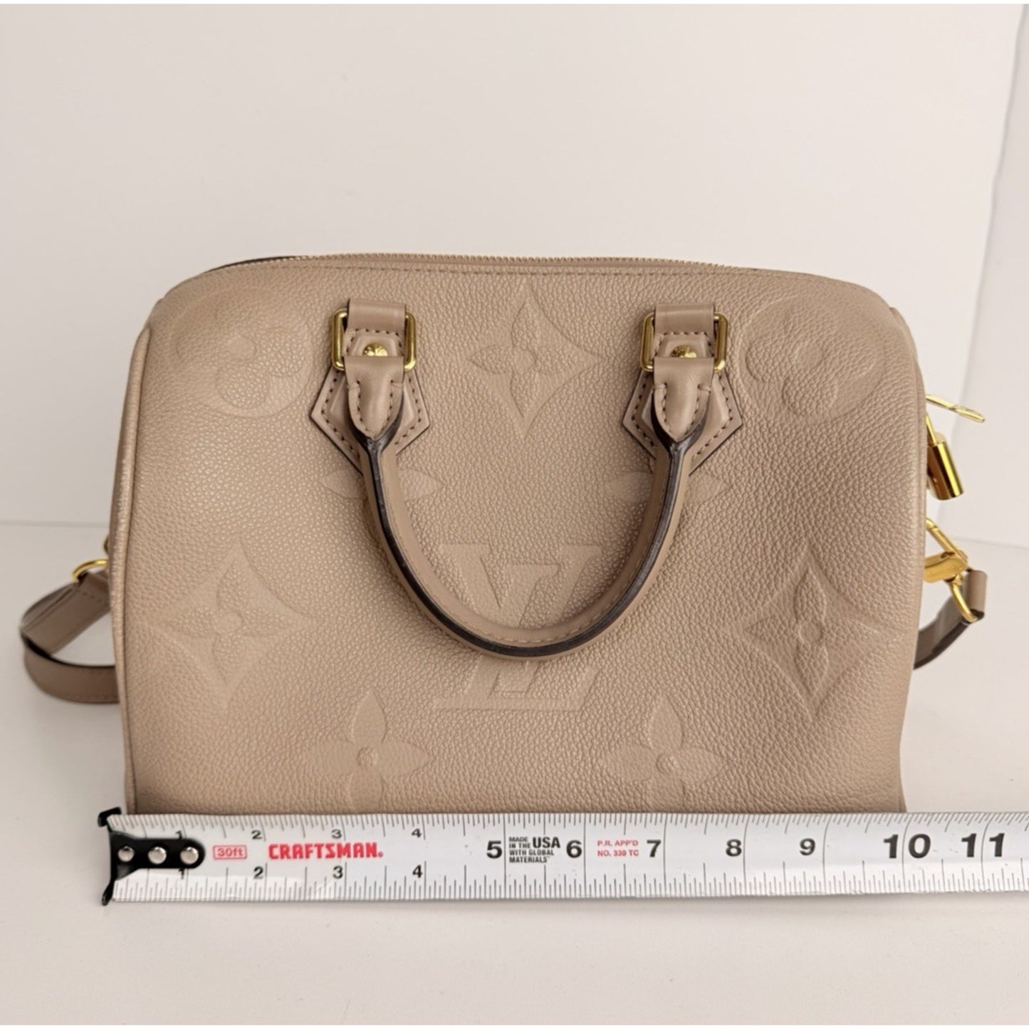 Louis Vuitton Speedy Bandouliere 25 Bag in Tourterelle Monogram Leather NFC C3