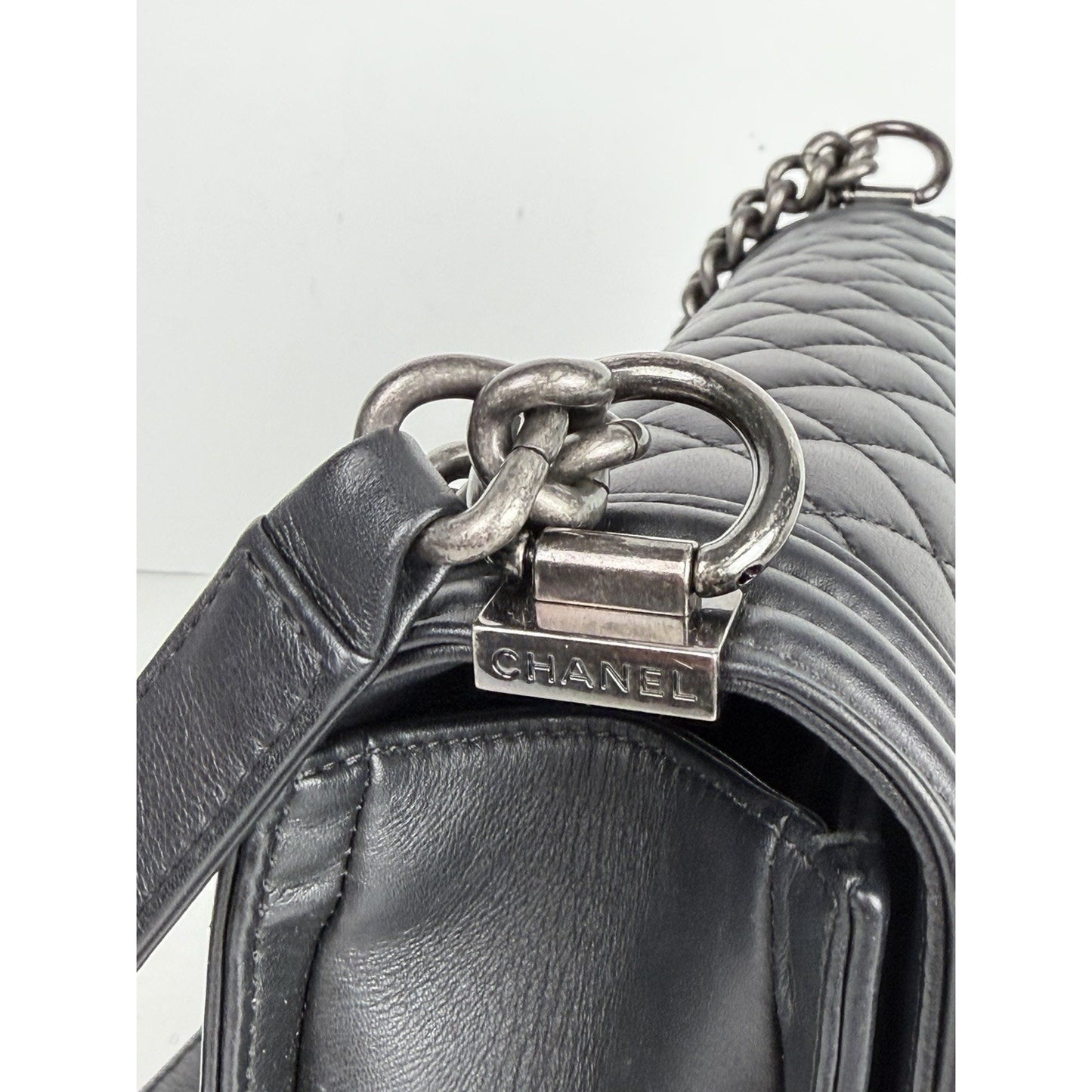 Chanel Boy Shoulder Medium Bag in Black Quilted Leather 2014-2015 B4