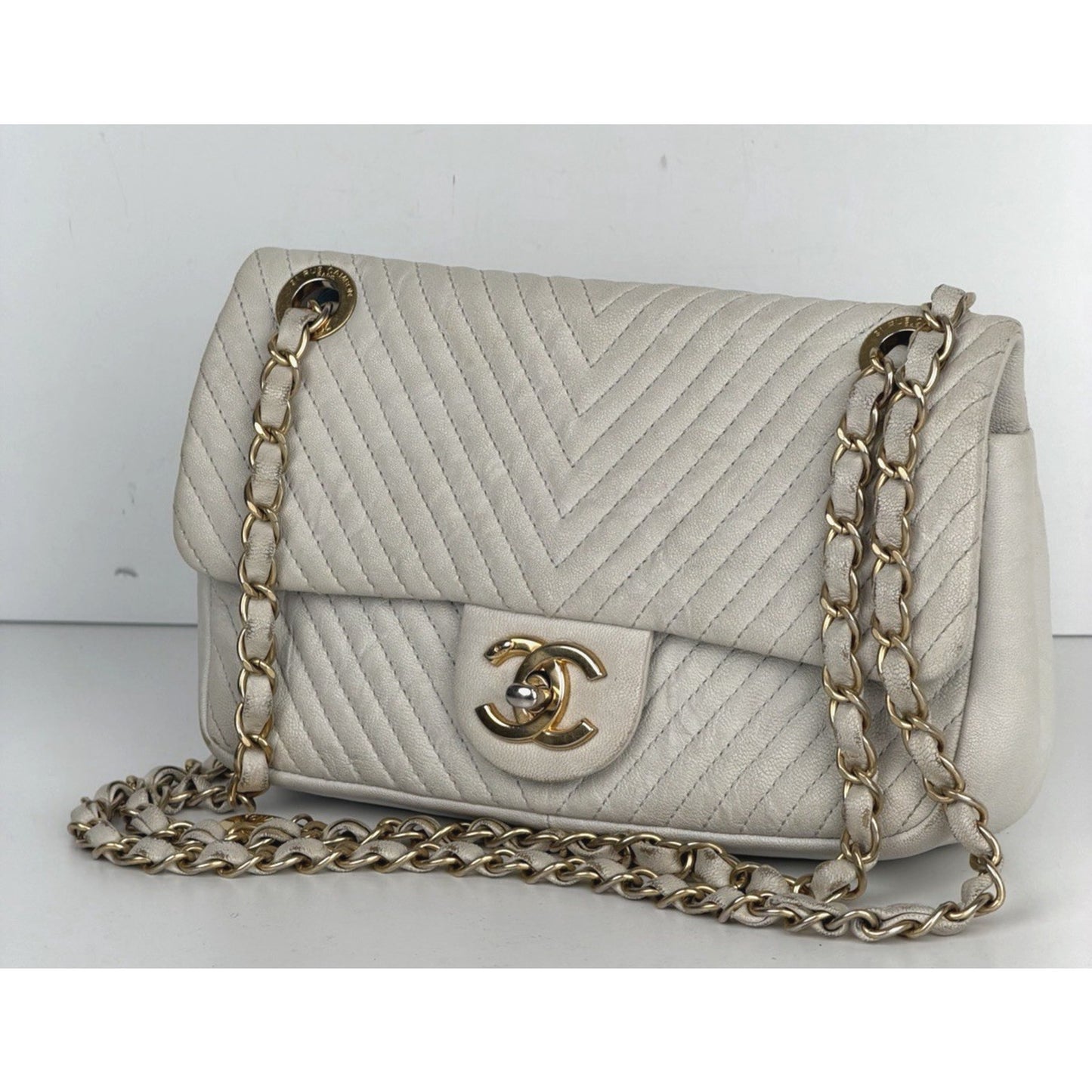 Chanel Chevron Surpique Flap Bag Small in White Lambskin Leather 2015-2016 U2