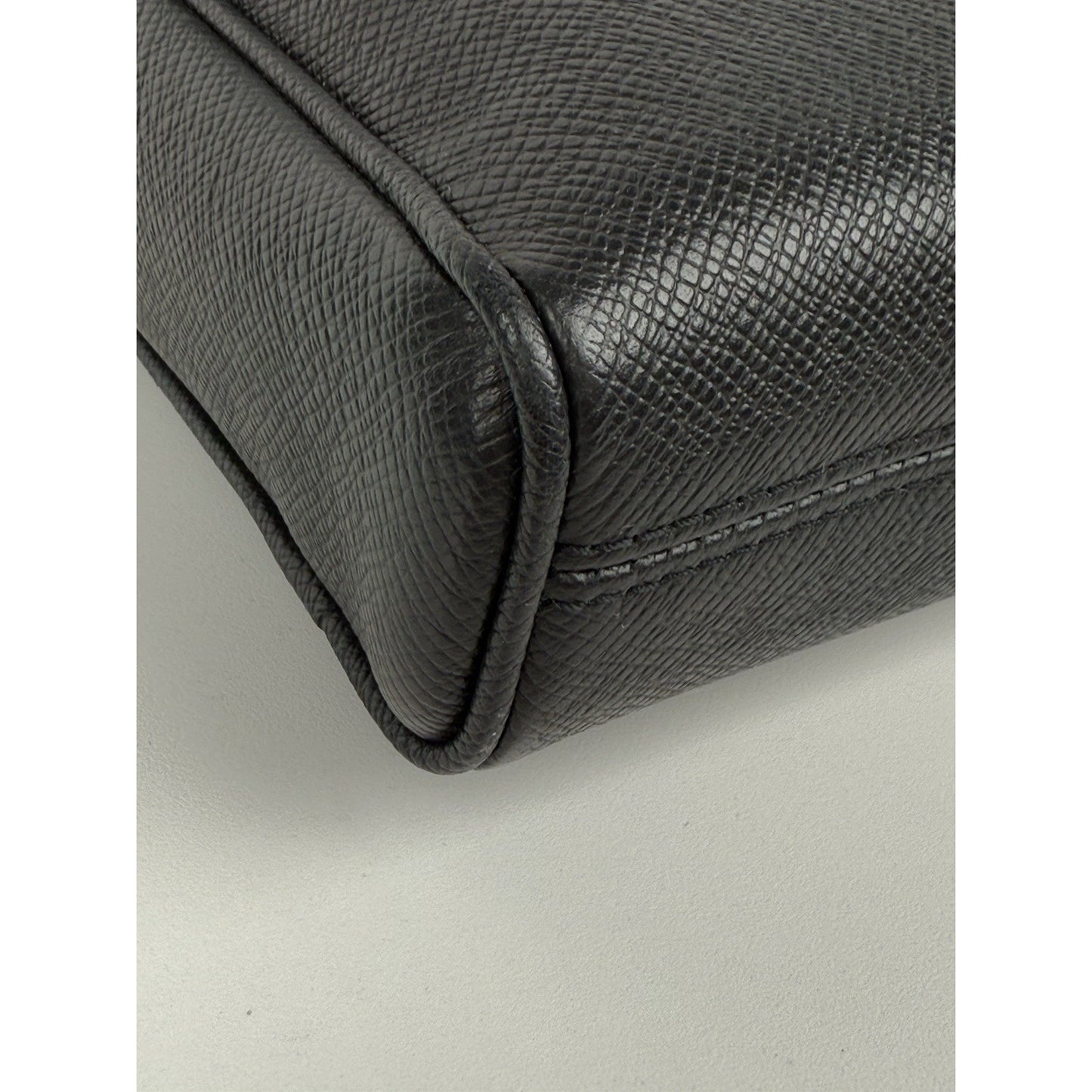 Louis Vuitton Black Leather Taiga Alex Messenger