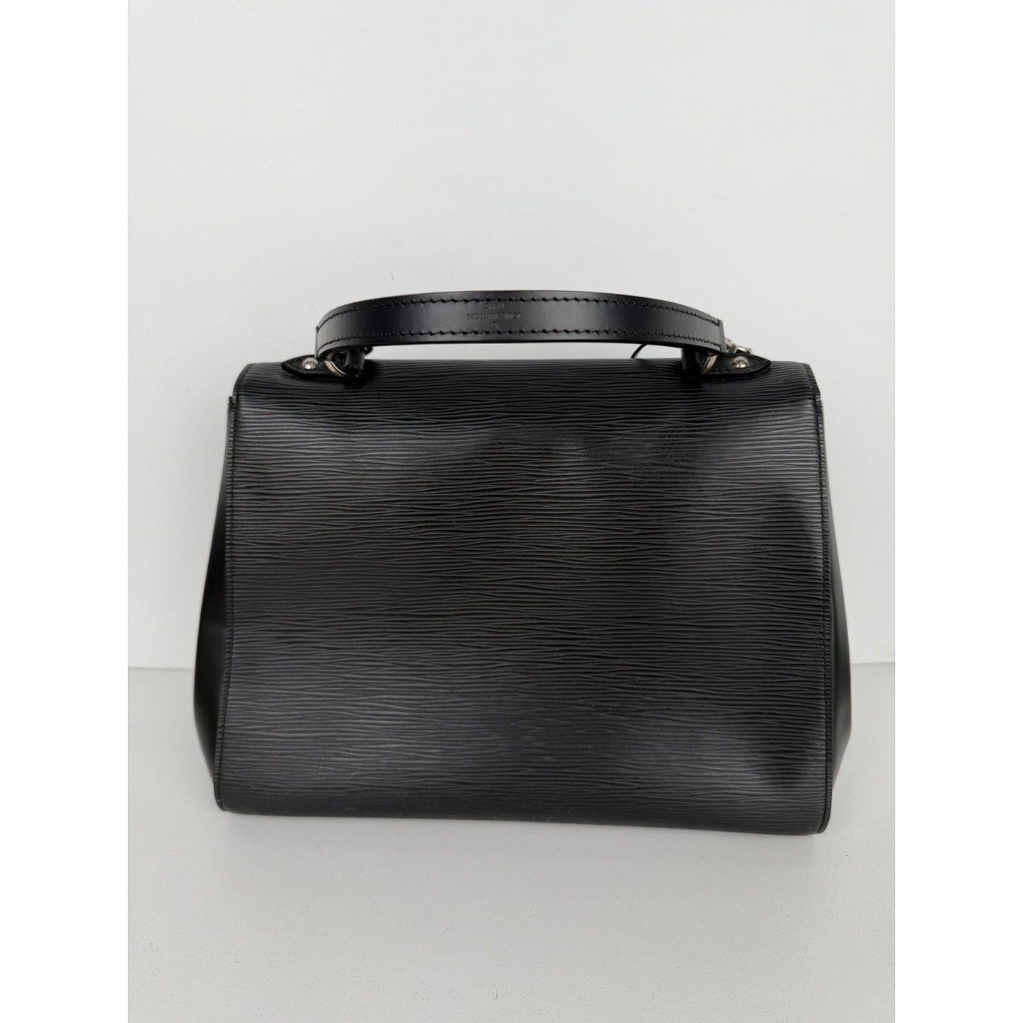 Louis Vuitton Cluny Shoulder Bag MM in Black Epi Leather 2018 B-6