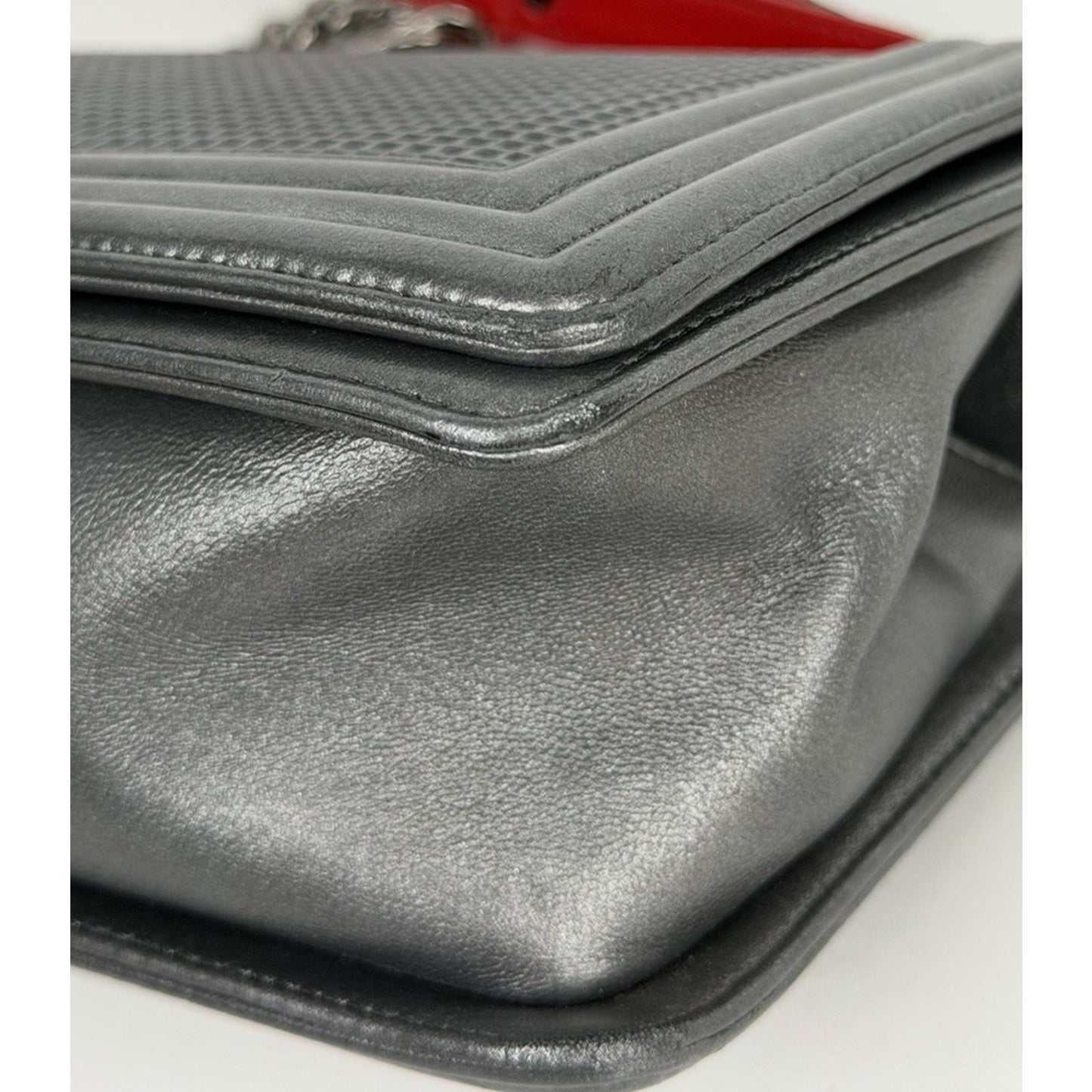 Chanel Medium Boy Flap Shoulder Bag in Grey Cube Embossed Leather 2013-2014 S