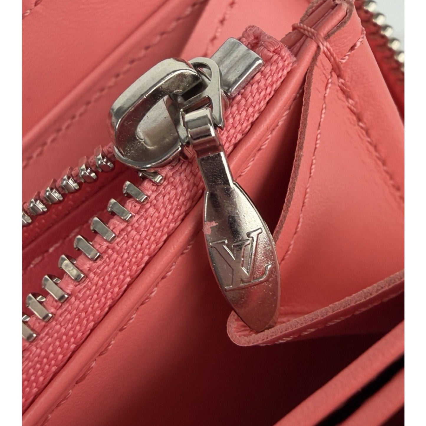 Louis Vuitton Vernis Zippy Womens Wallet in Monogram Glossy Rose 2015