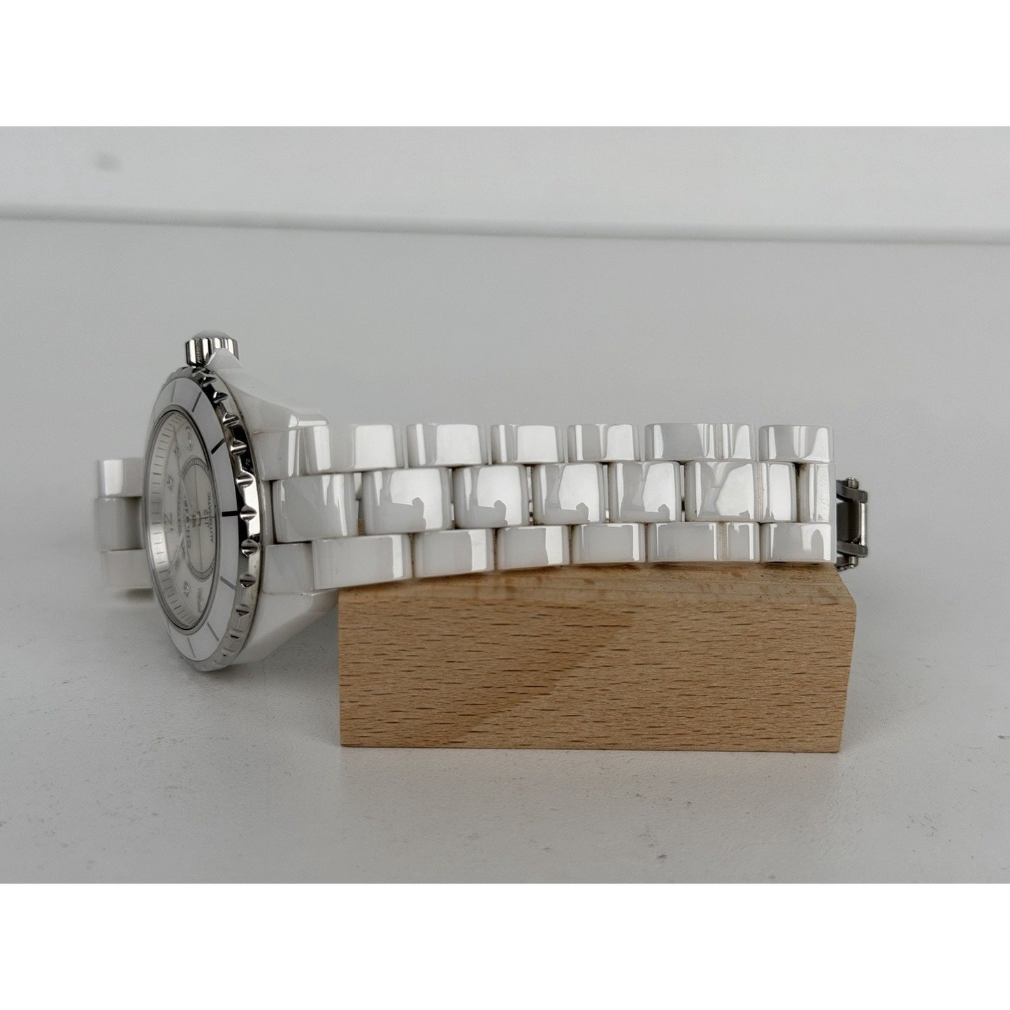 Chanel J12 Wristwatch 40mm in White High-Tech Ceramic with a Diamond-Set Dial
