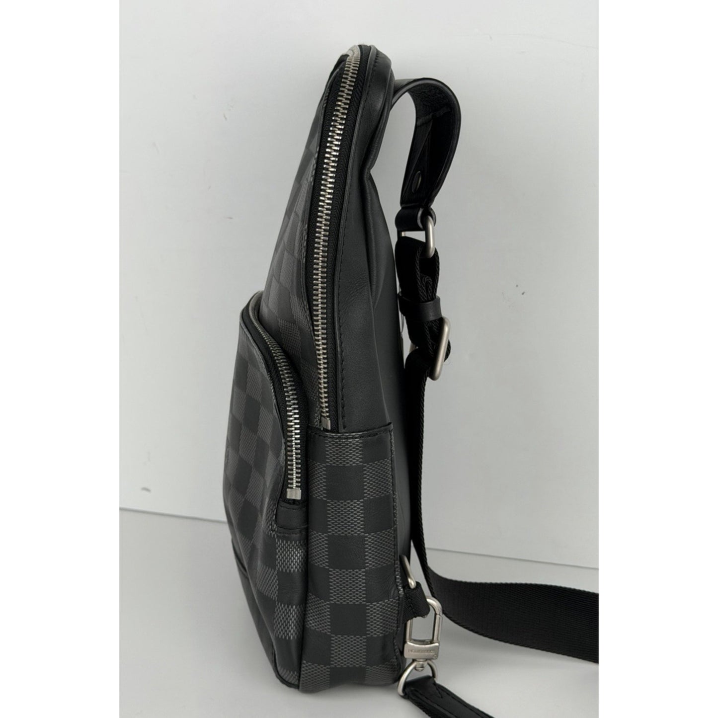 Louis Vuitton Avenue Sling Bag Damier Graphite Leather & Smart Strap NFC D1