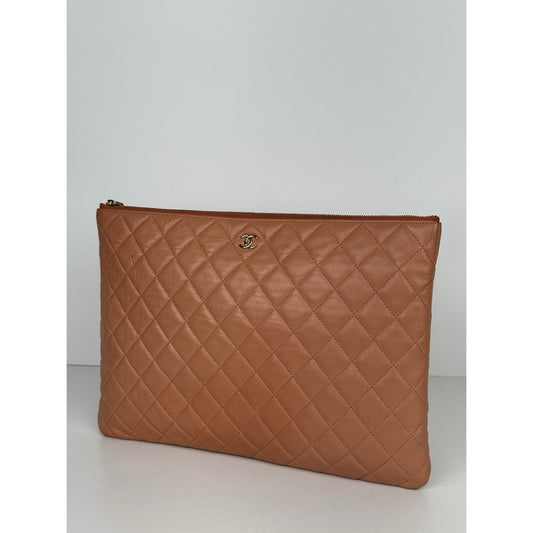 Chanel O Case Clutch in Pink Quilted Leather (2018) B-6
