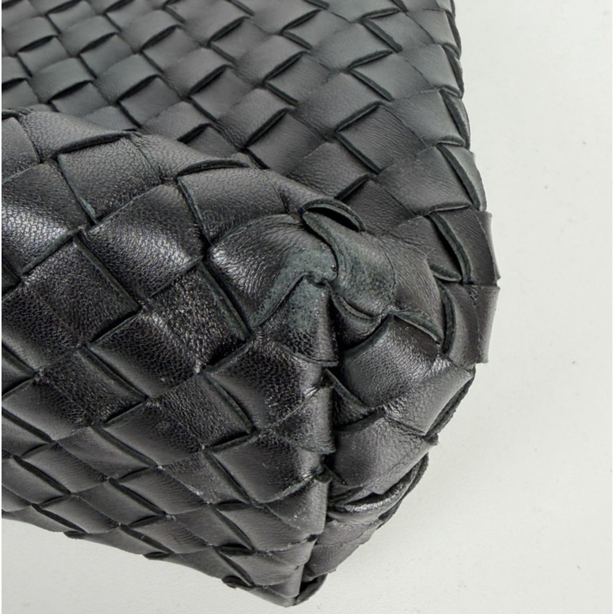 Bottega Veneta Andiamo Woven Leather Top-Handle Medium Bag in Black D5