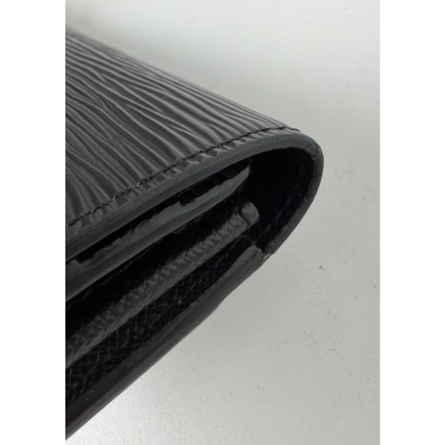 Louis Vuitton Sarah Wallet Black Epi Leather & Snap Closure NFC K2