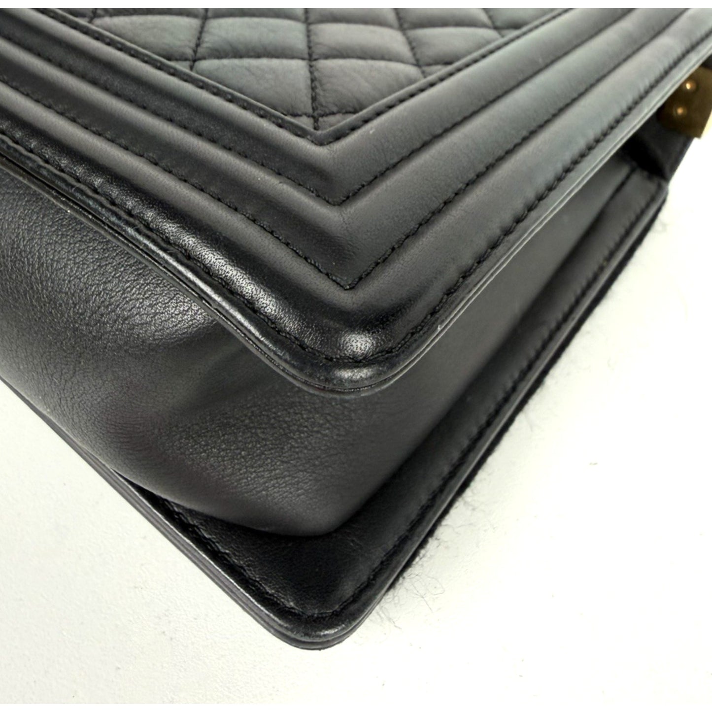 Chanel Boy New Medium Bag in Black Quilted Leather 2019 Gold HW E8