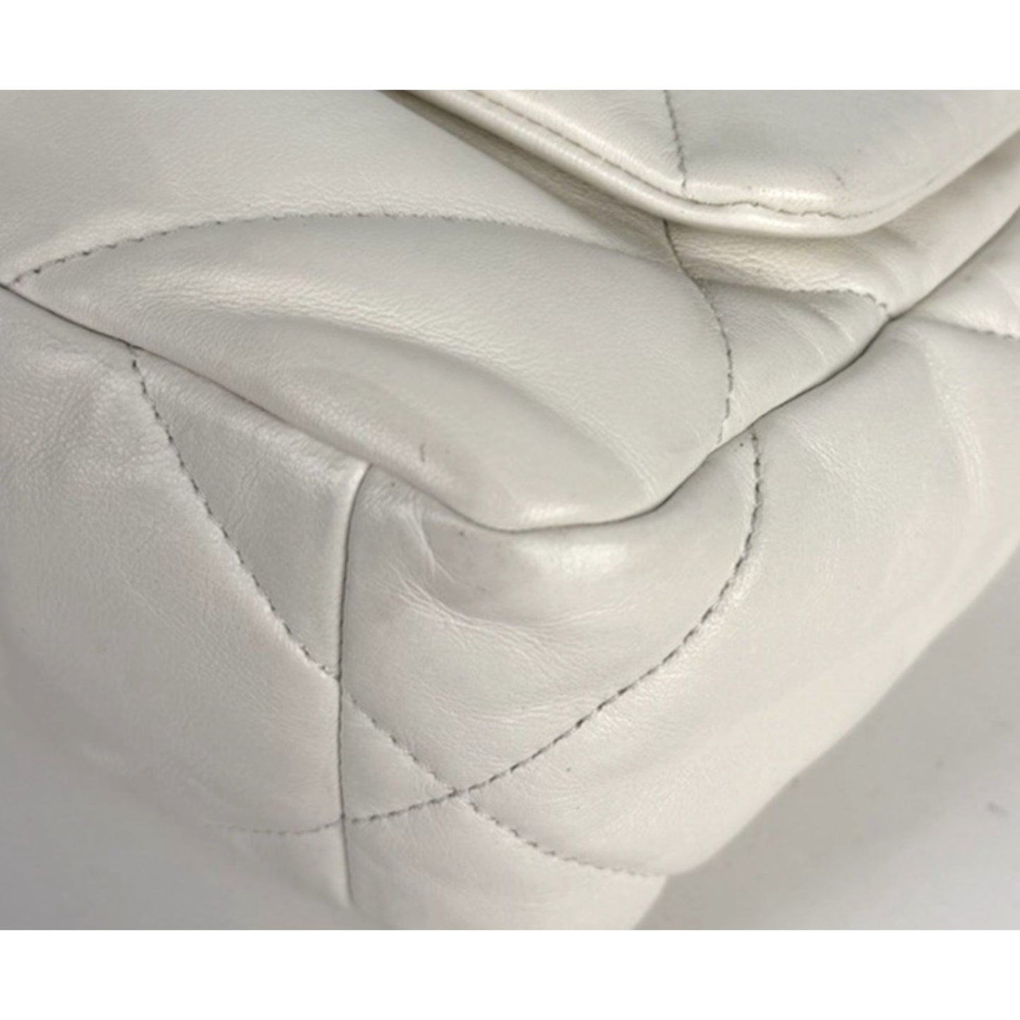 Chanel 19 Flap Small Shoulder Bag in Beige Quilted Lambskin Leather NFC E3