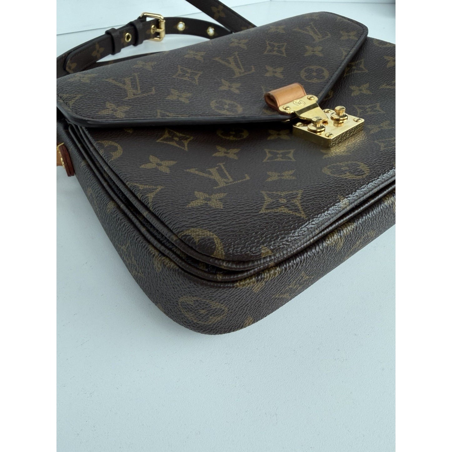 Louis Vuitton Monogram Pochette Metis Shoulder Bag NFC D-4