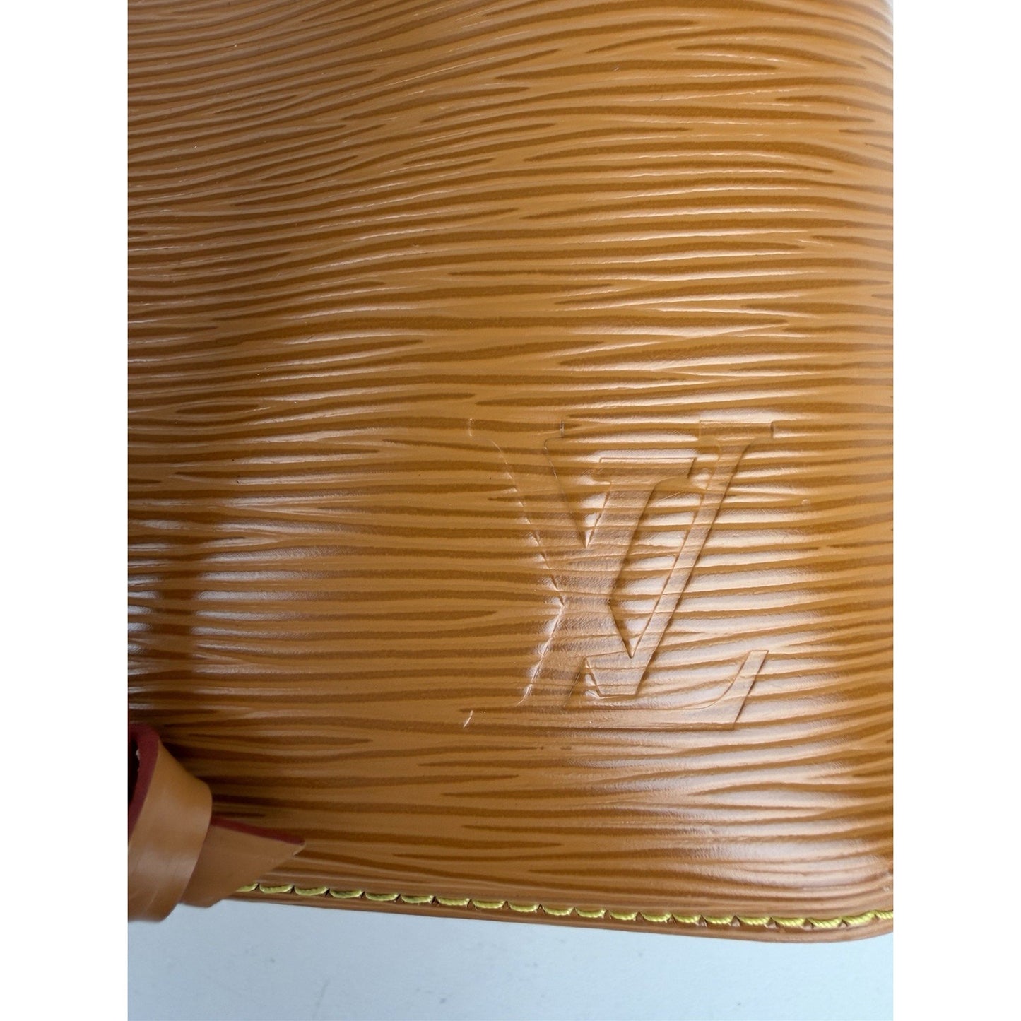 Louis Vuitton Neonoe Bucket Shoulder Bag BB in Gold Miel Epi Leather NFC C-7