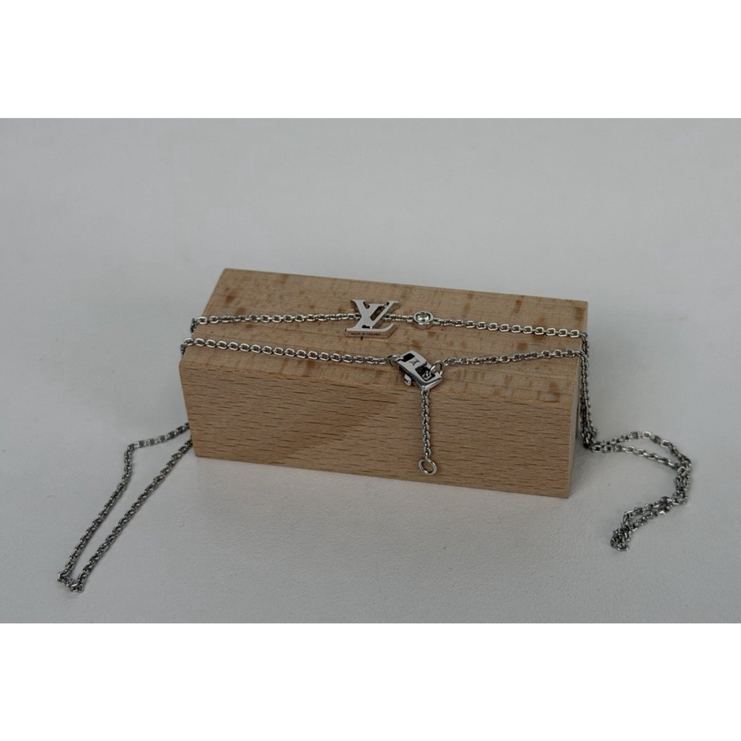 Louis Vuitton Idylle Blossom Pendant Necklace 18K White Gold with Diamond